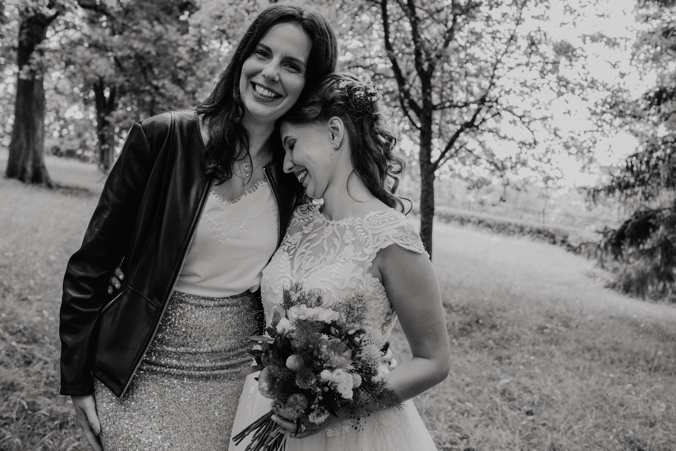 Svatba v Táboře v parku. Lifestyle, wedding and family photographer