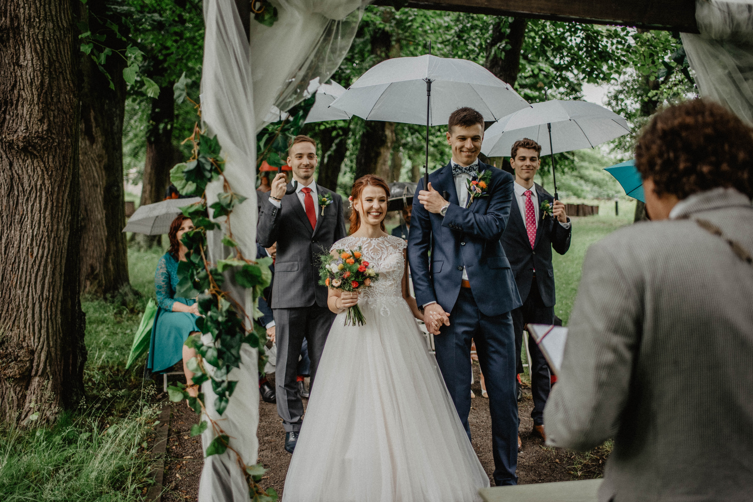 Svatba v Táboře v parku. Lifestyle, wedding and family photographer