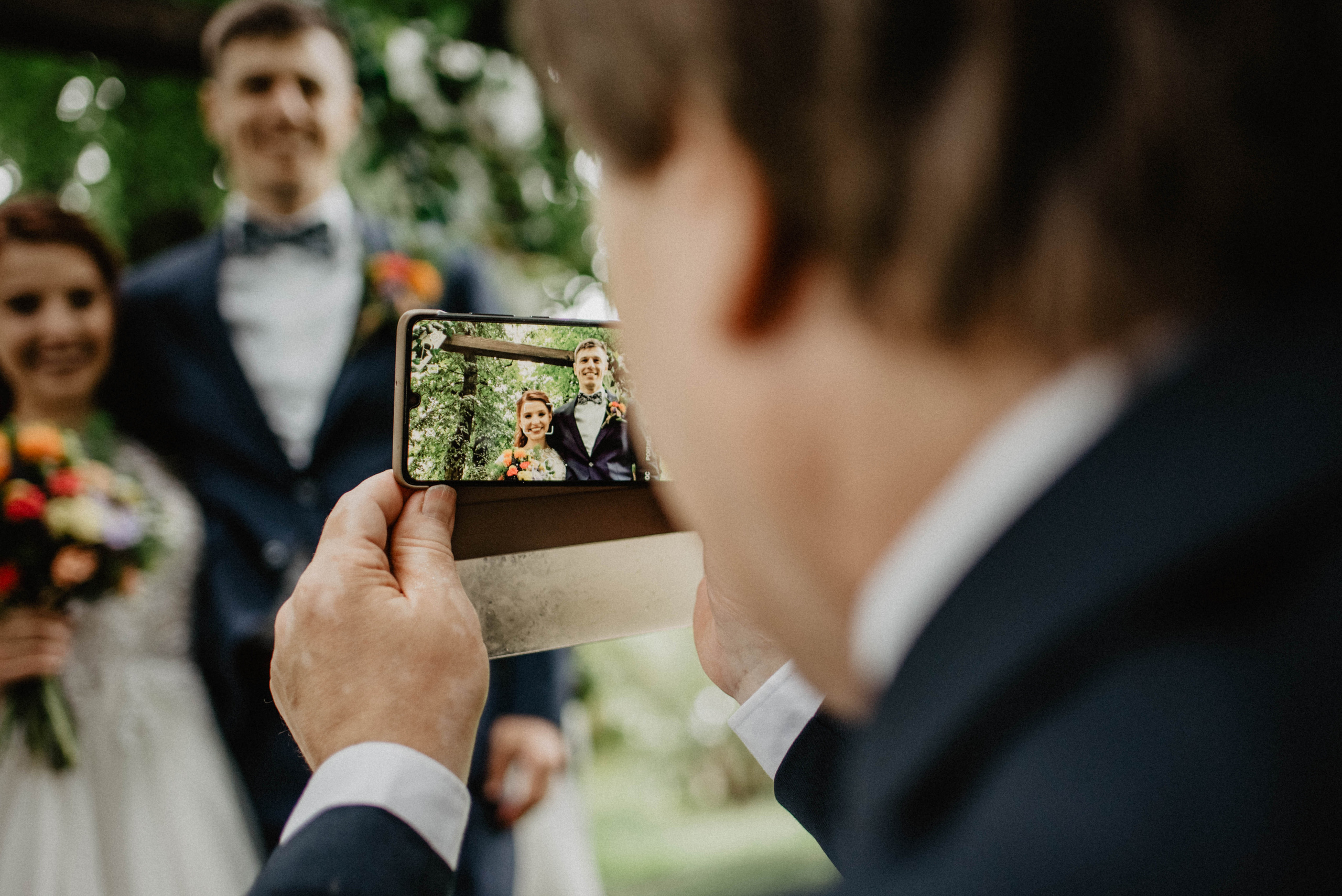 Svatba v Táboře v parku. Lifestyle, wedding and family photographer