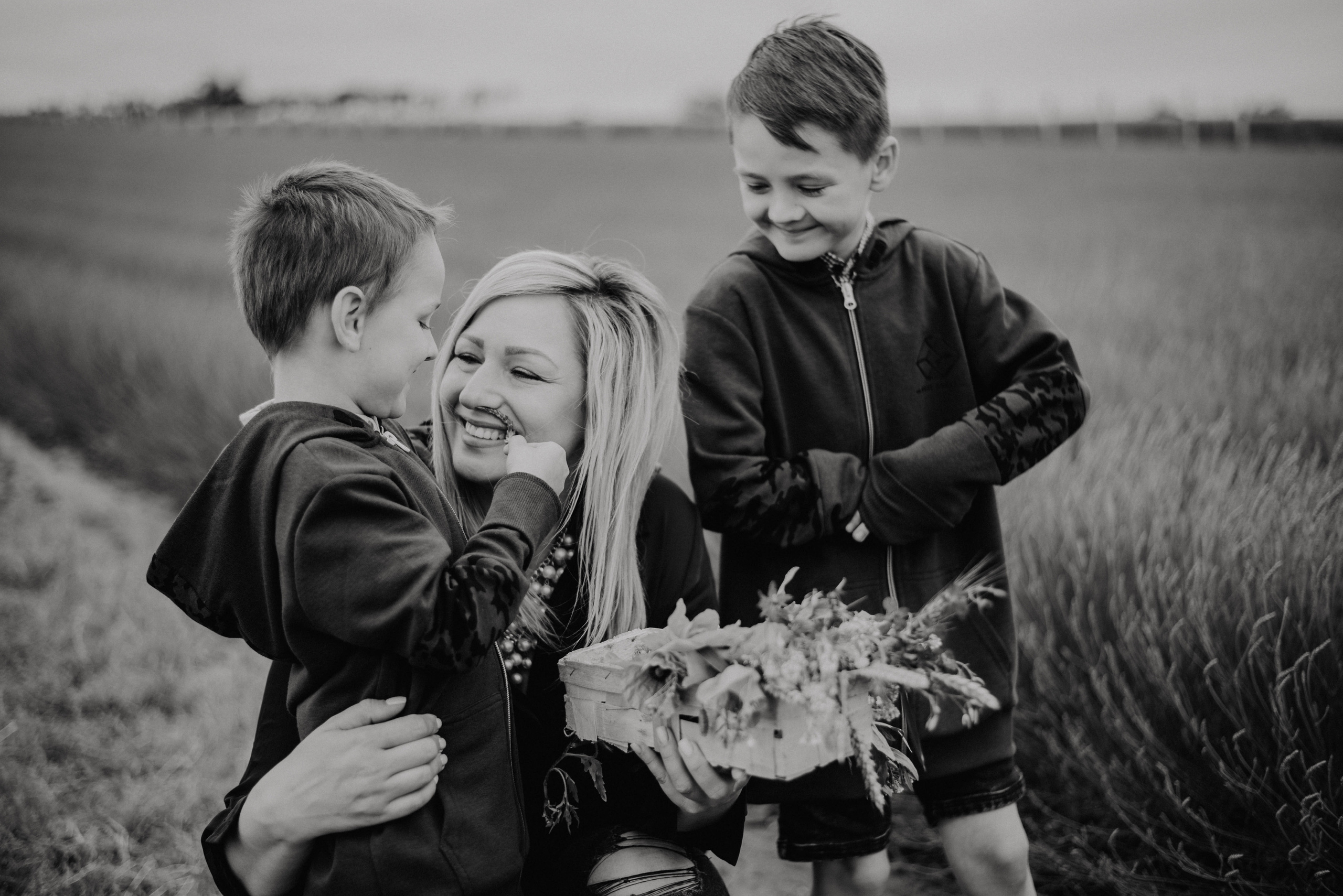 Eva, Theo, Chriss. Lifestyle, wedding and family photographer