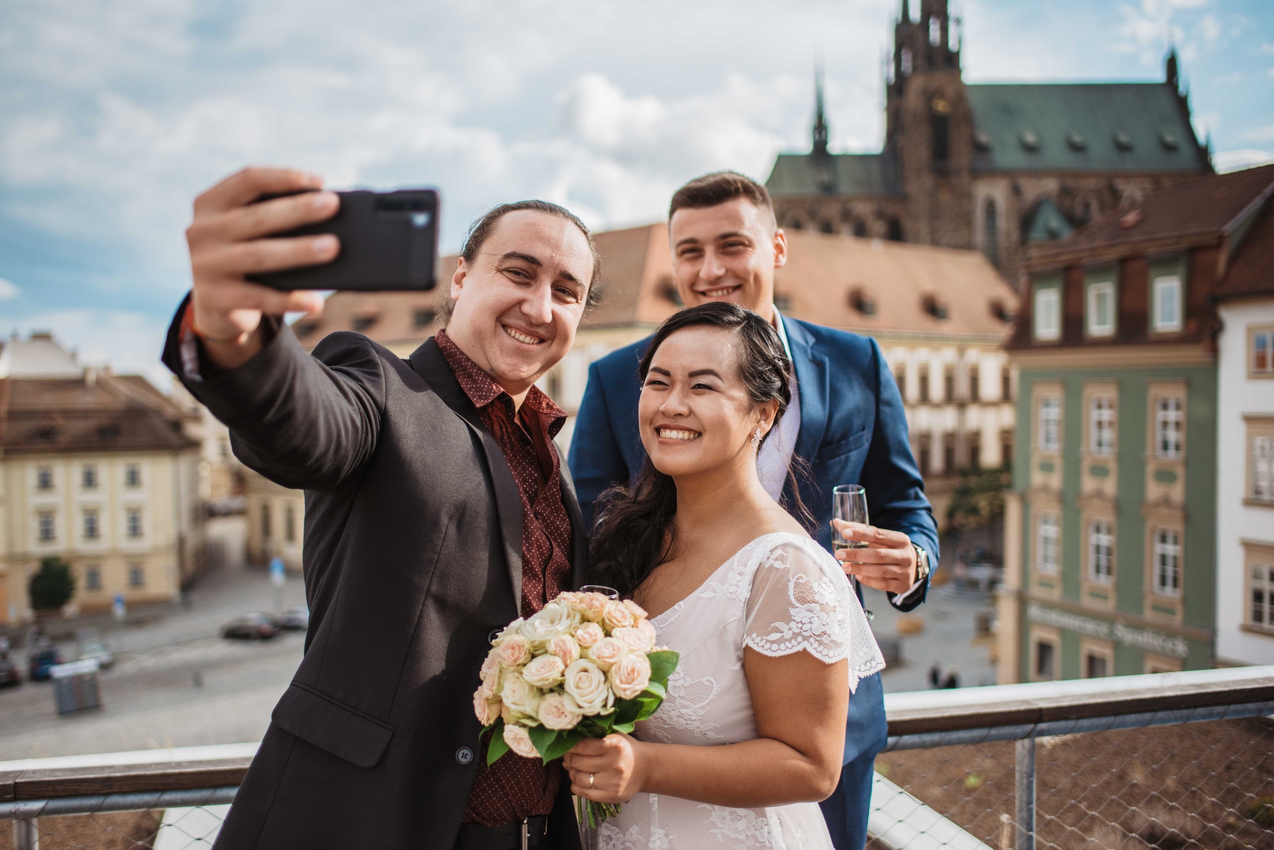 Svatba v centru Brna na Zelném trhu. Lifestyle, wedding and family photographer