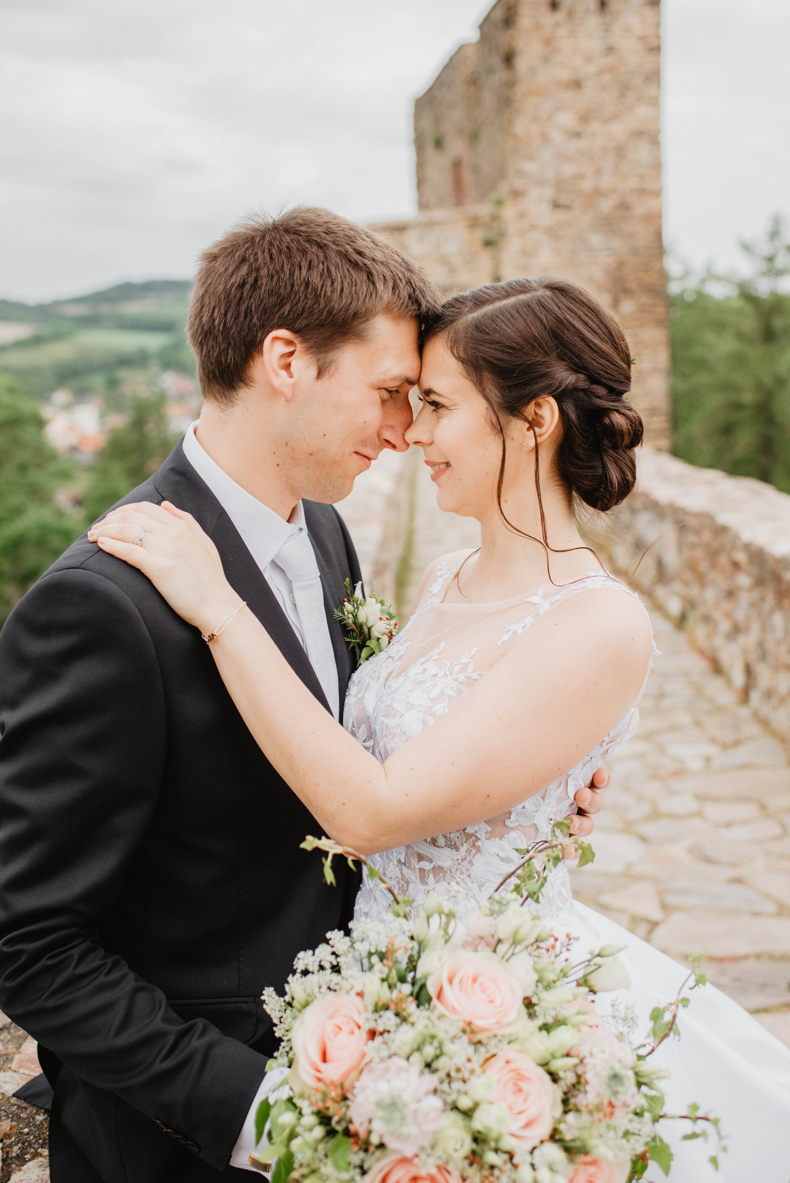 Svatba na hradě na Šumavě. Šumava. Velhartice. Lifestyle, wedding and family photographer