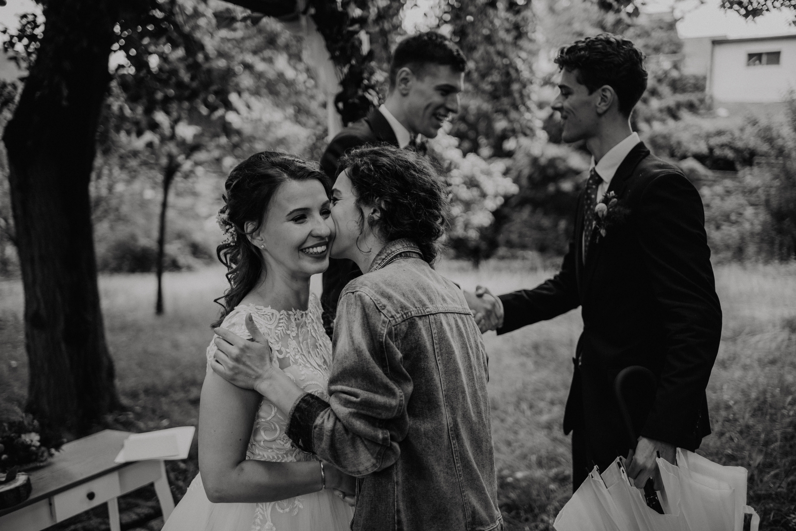 Svatba v Táboře v parku. Lifestyle, wedding and family photographer