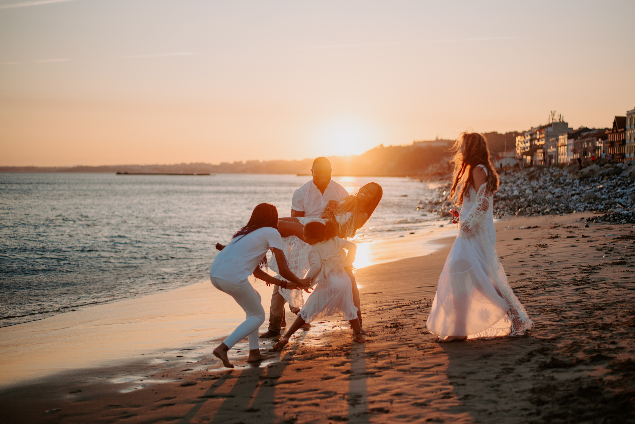 Family photographer based in Lisbon. Lifestyle, wedding and family photographer