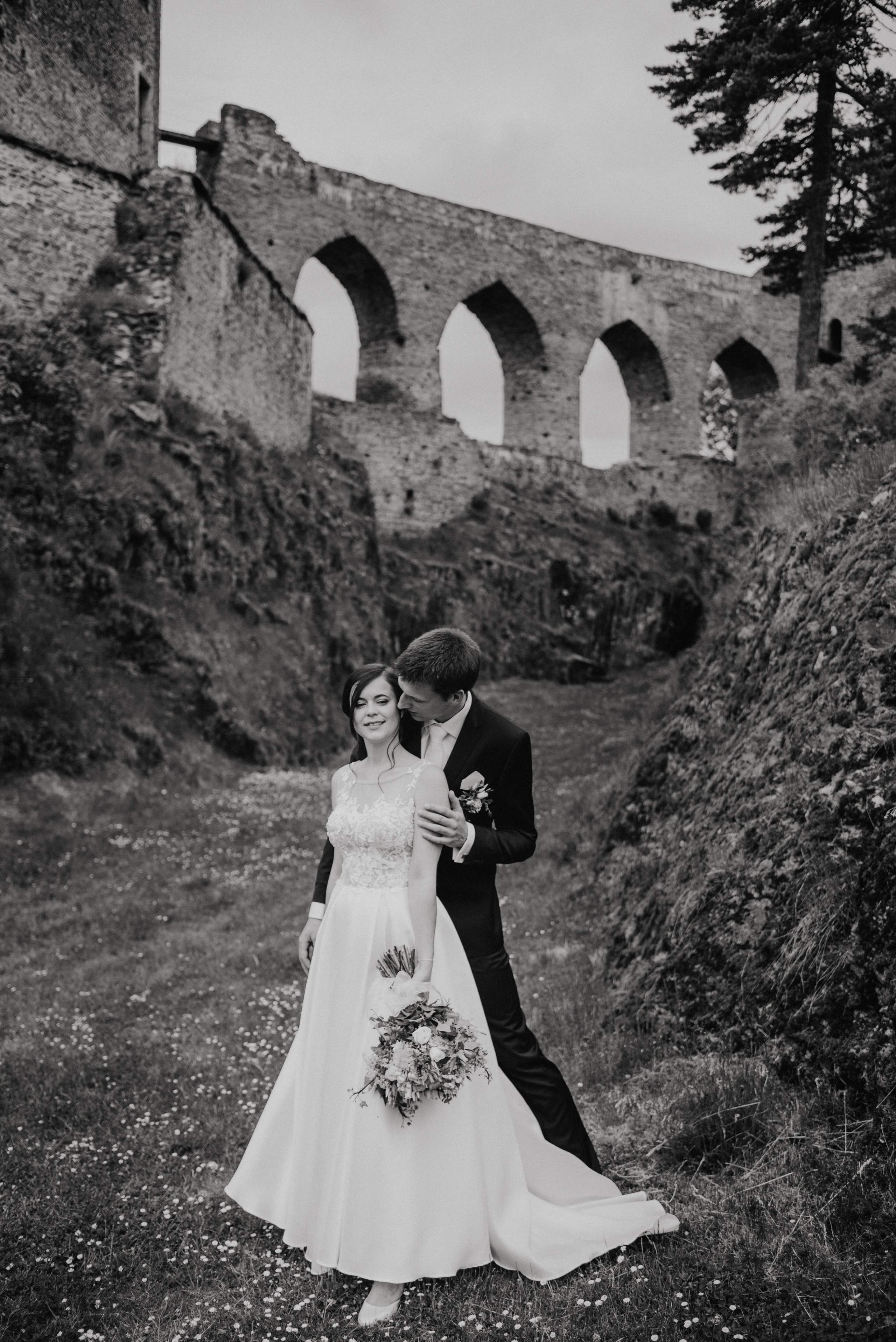 Svatba na hradě na Šumavě. Šumava. Velhartice. Lifestyle, wedding and family photographer