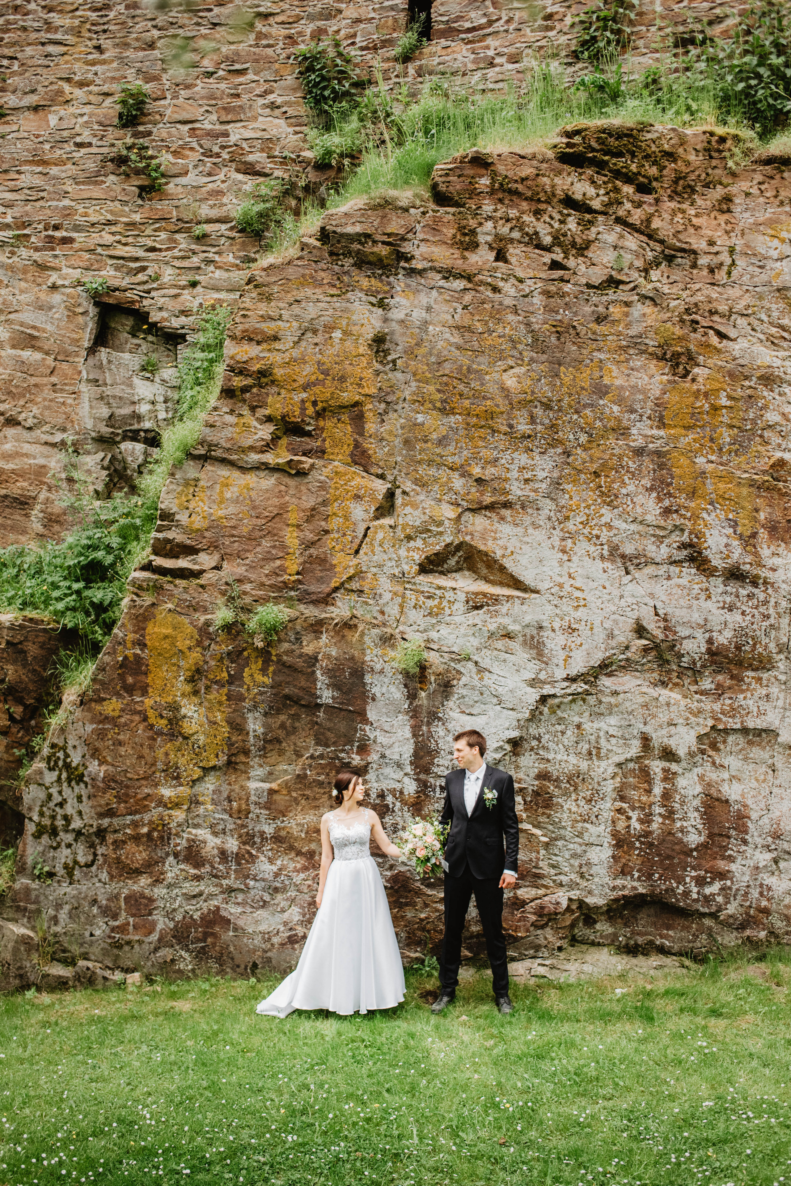 Svatba na hradě na Šumavě. Šumava. Velhartice. Lifestyle, wedding and family photographer