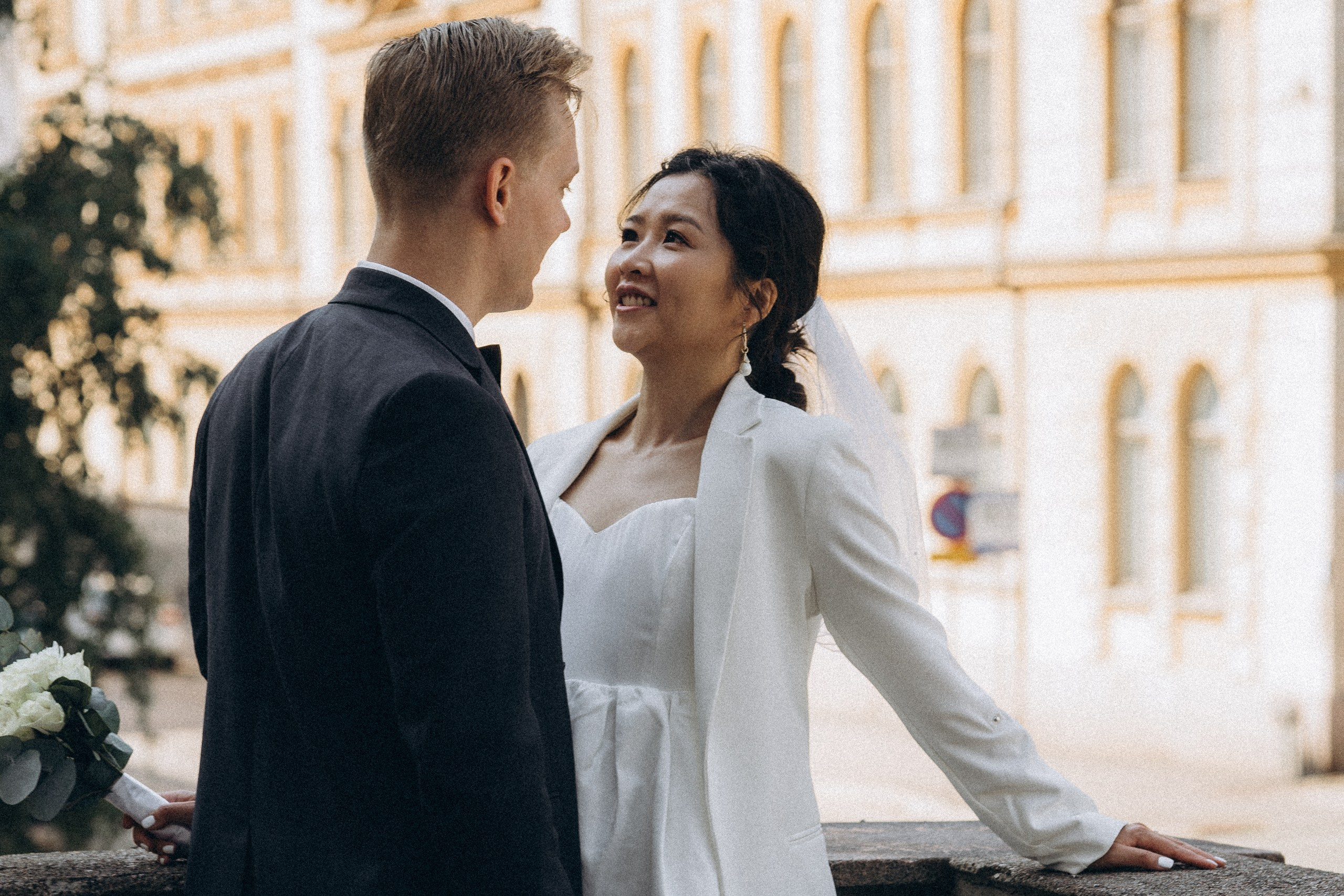 City wedding. Wedding and portrait photographer in Helsinki Vickan O