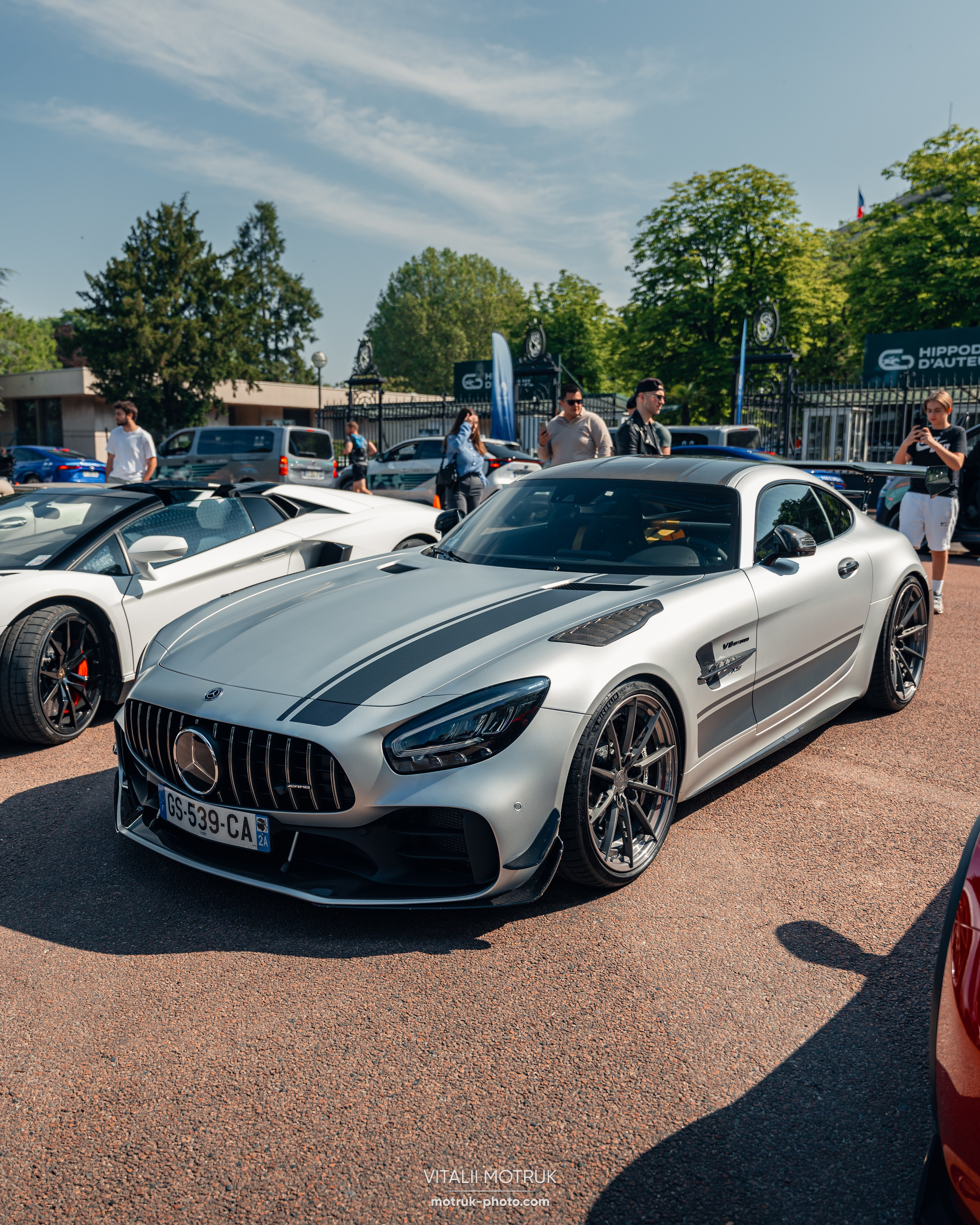 Rassemblement Auteuil 20 mai 2024. Photographe de voitures à Paris — Vitalii Motruk