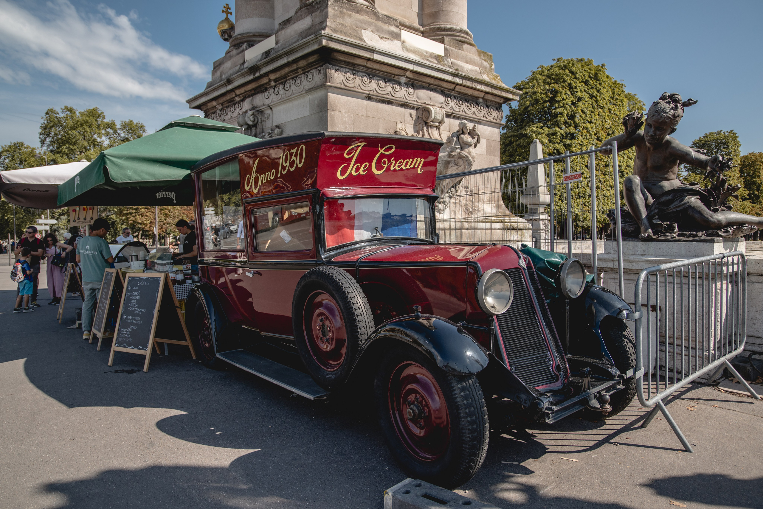 Paris. Photographe sur Cote d’Azur. Portraits de familles, couples, enfants, événements