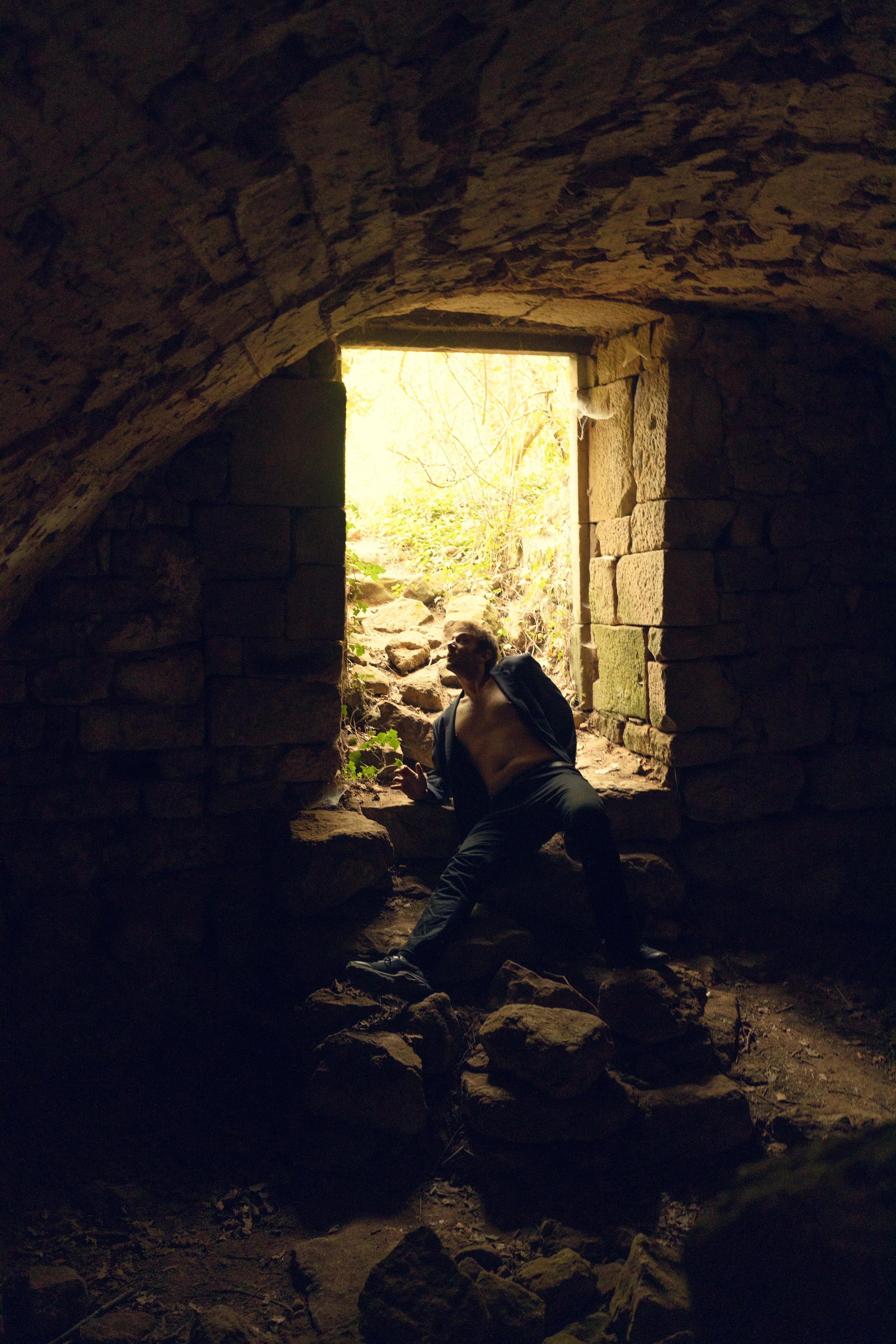 Portrait du portfolio d’un acteur Avignon Provence France. Histoires d’amour, séances photos de famille et de mariage en France