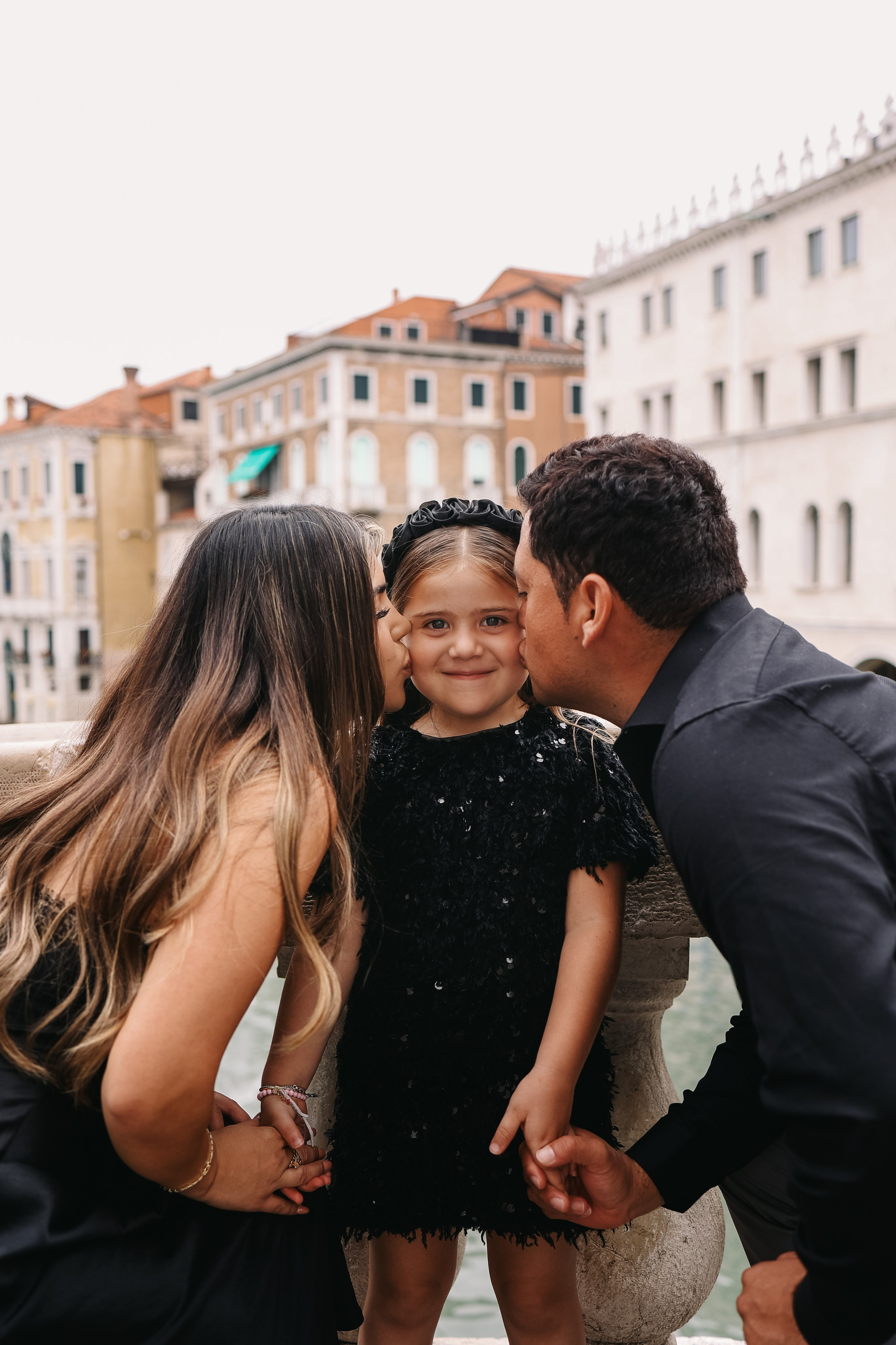Family photo shoot in Venice. Photographer in Venice, Viktoria Antonova