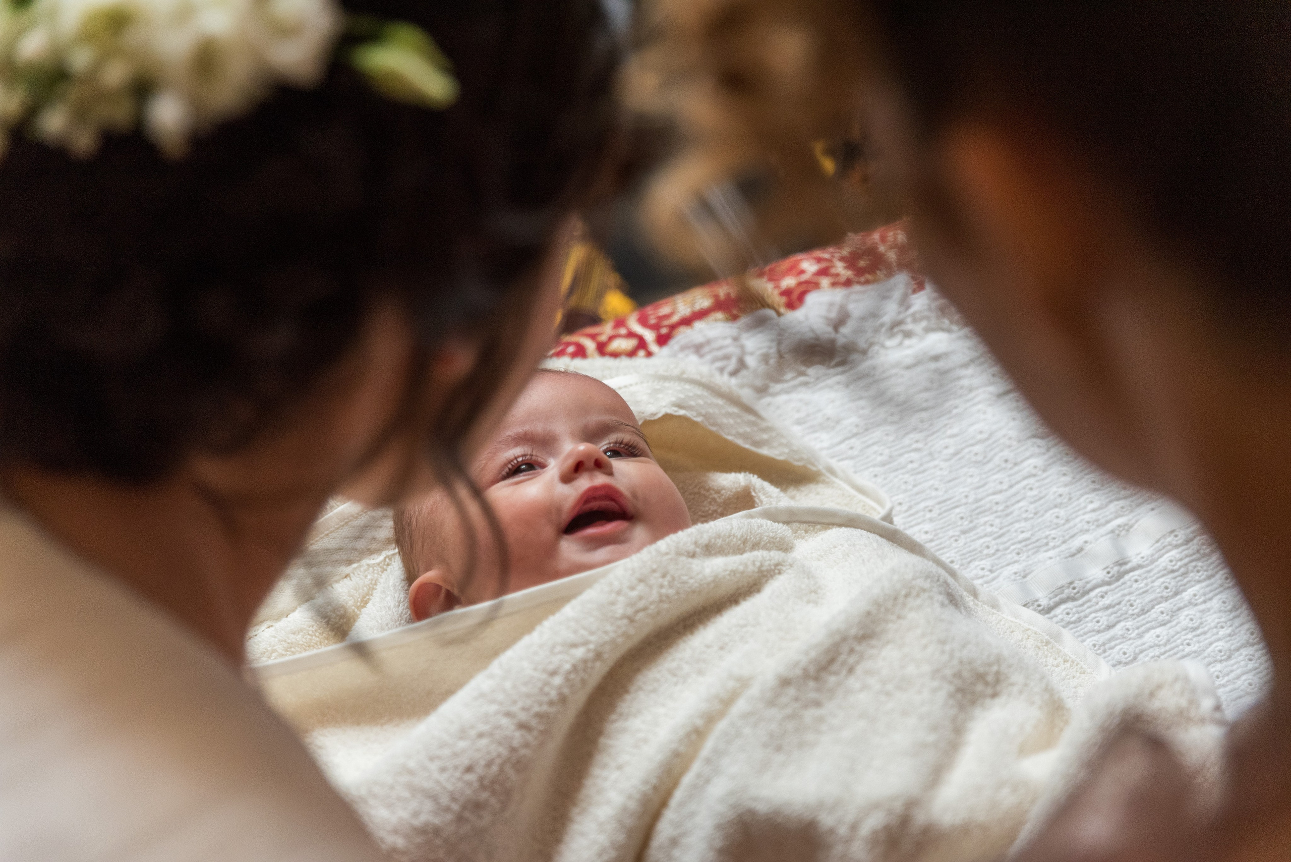 Fotograf botez, sedinta foto acasa, fotografii cu bebe, fotograf profesionist botez Bucuresti, sedinta foto de familie, sedinta foto cu bebe, fotografii la botez acasa, fotografii pregatiri bebe, botezul bebelusului, obiceiuri la botez, fotograf pentru botez, oferta foto botez, fotograf profesionist Bucuresti, botezul.