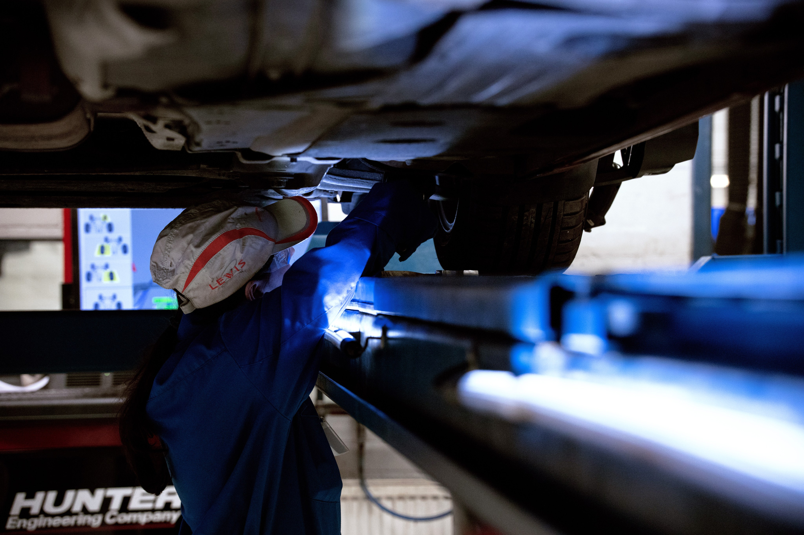 Autokorjaamo. Ekaterina Mansur, muotokuvafotografi Suomessa (Helsingissä ja Uudellam