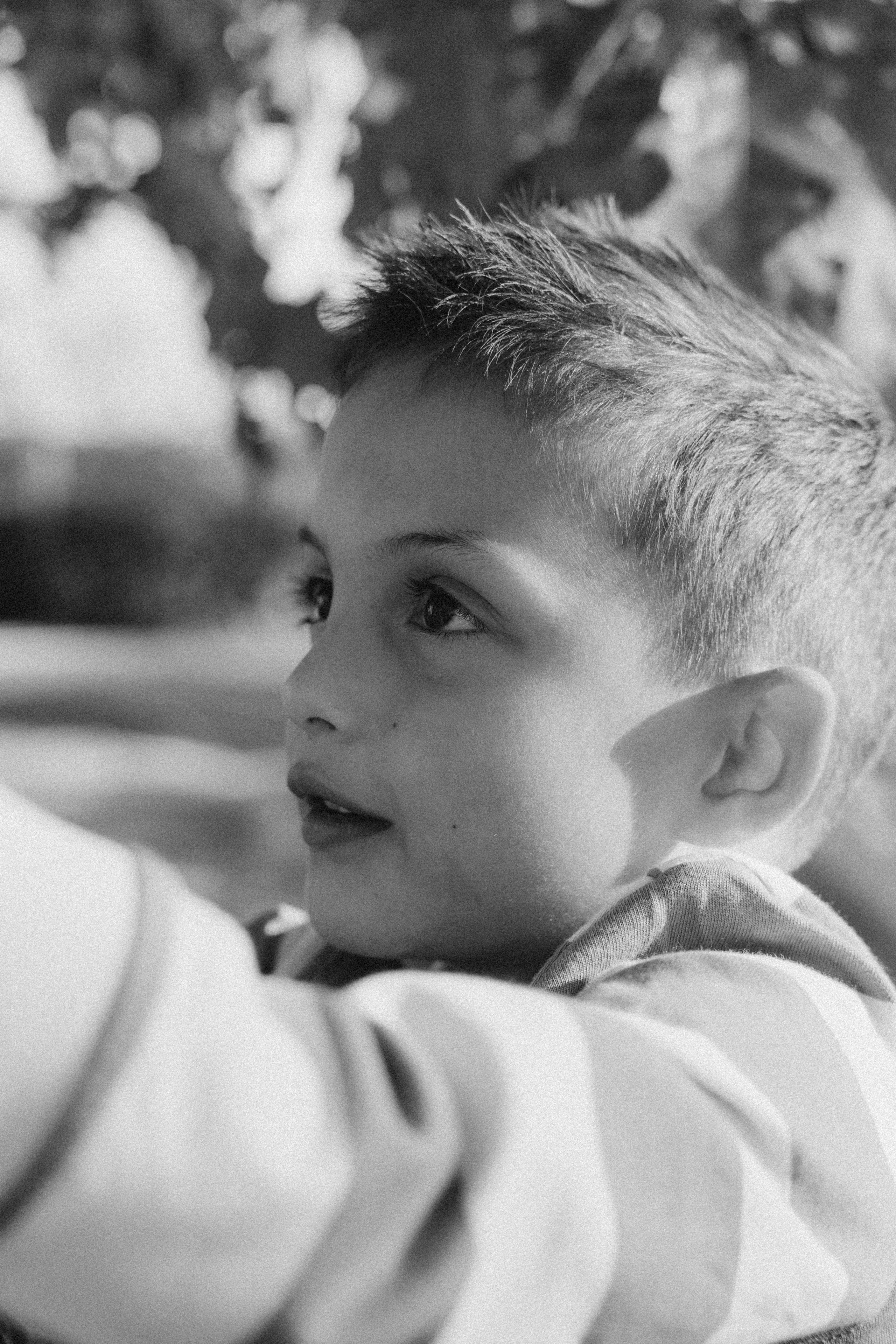 Autumn mother-son family photoshoot in Toulouse. Eugenie Smirnova — wedding, corporate and lifestyle photographer in Toulouse and Southwest France