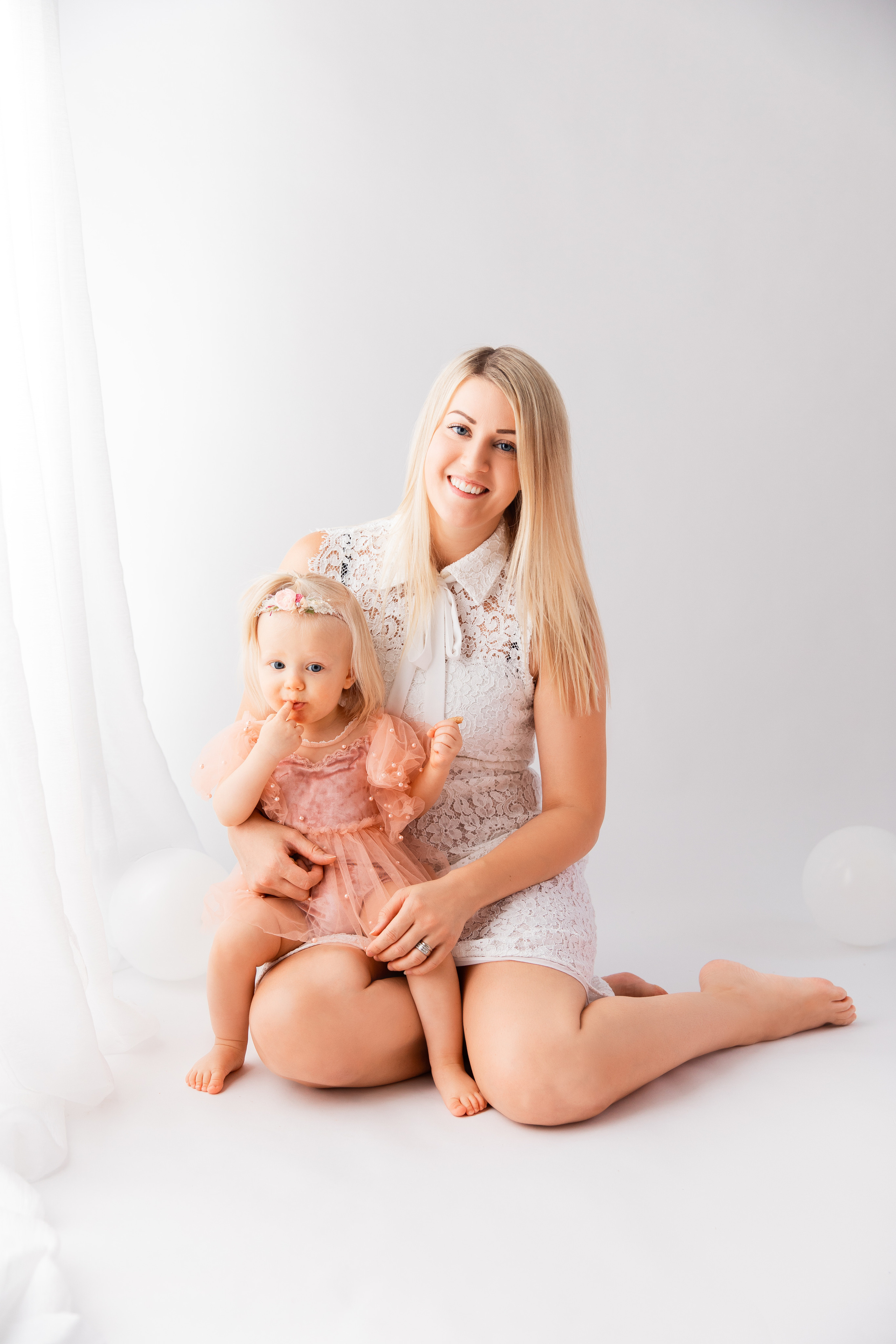 CAKE SMASH ja 1 V KUVAUKSET. Valokuvaaja Itä-Uudellamaalla Viktoria photography