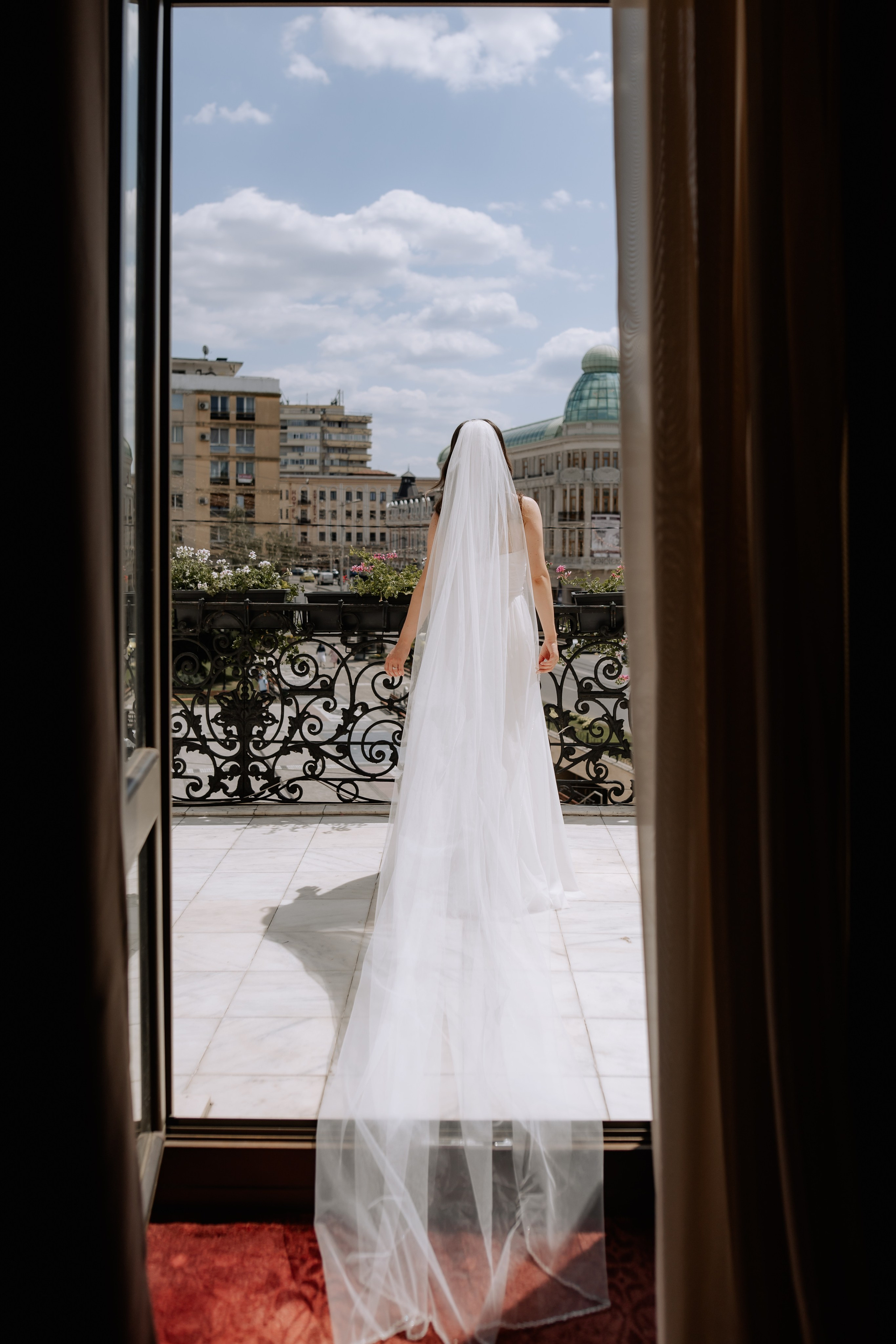 Cununie civila in aer liber , artificii de zi colorate , decor nunta , nunta la Hotel Traian. Proud Vision Weddings | Wedding Photography & Film — Servicii profesionale Foto Video Nunta Iasi