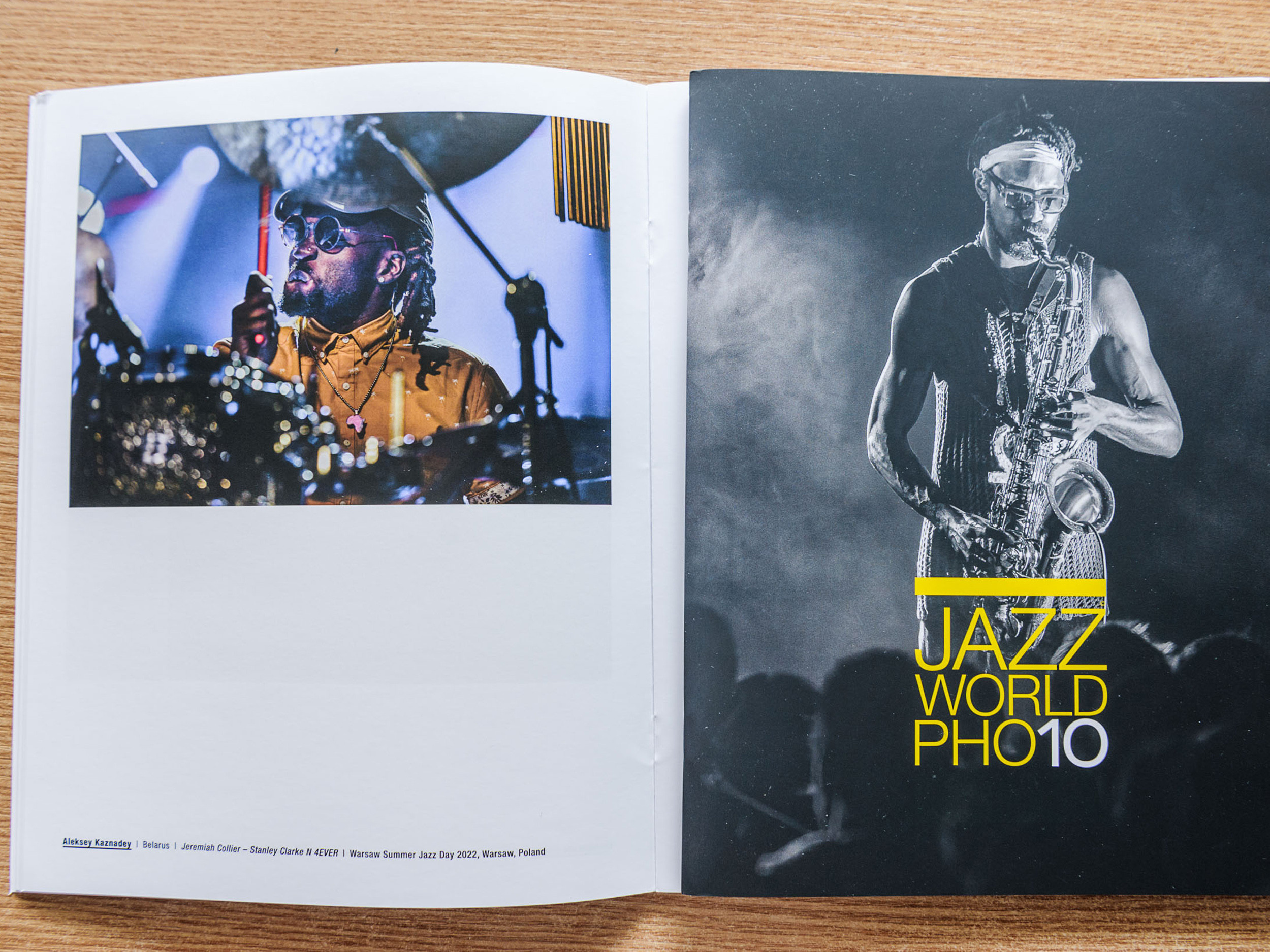 Zdjęcie Aleksieja Kaznadzieja i okładka katalogu wystawy Jazz World Photo'2023.