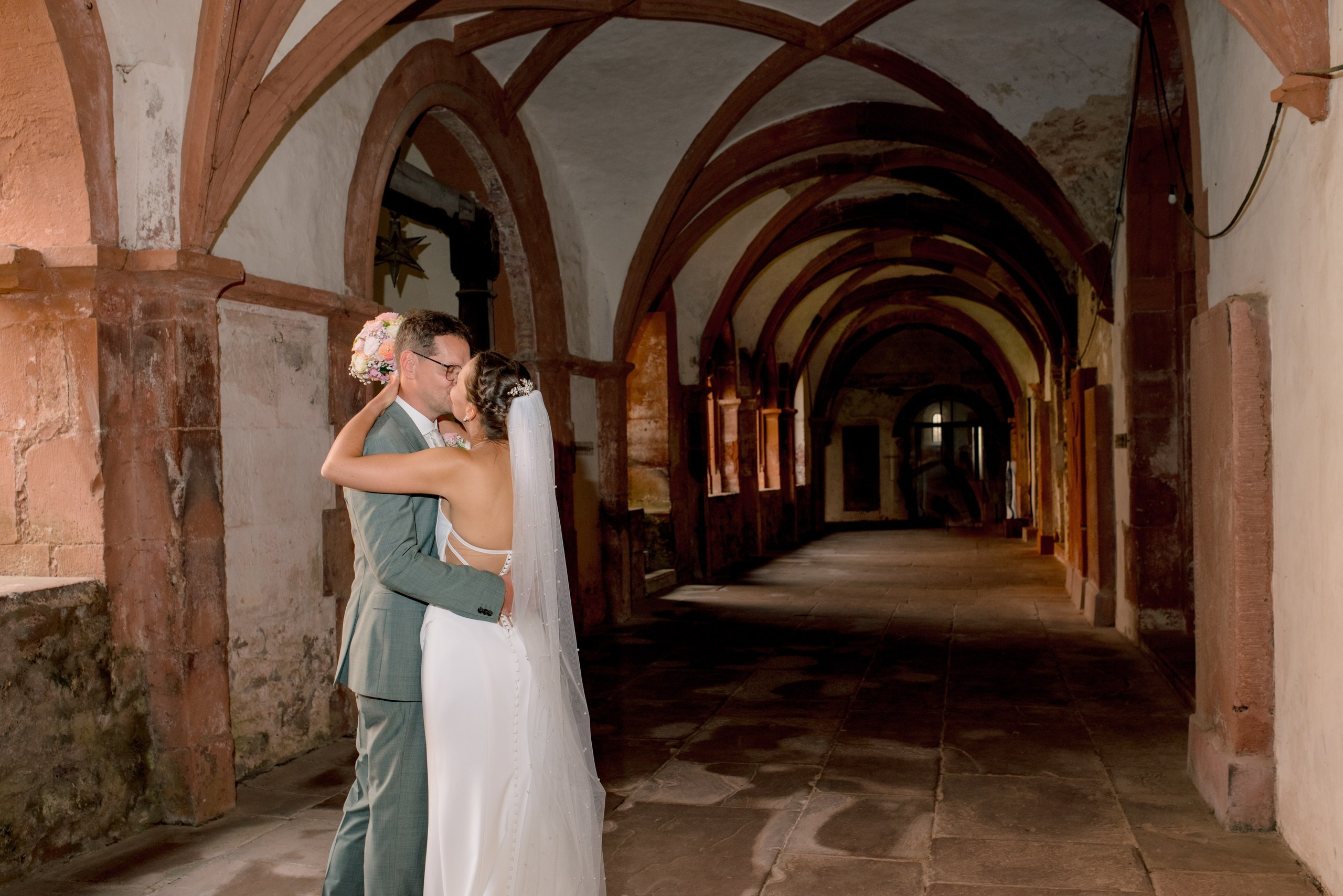 Hochzeit Kloster Bronnbach – Hochzeitsfotografin Würzburg. Anna Saribekyan – Beste Hochzeitsfotografin in Würzburg, Top 10 in Deutschland