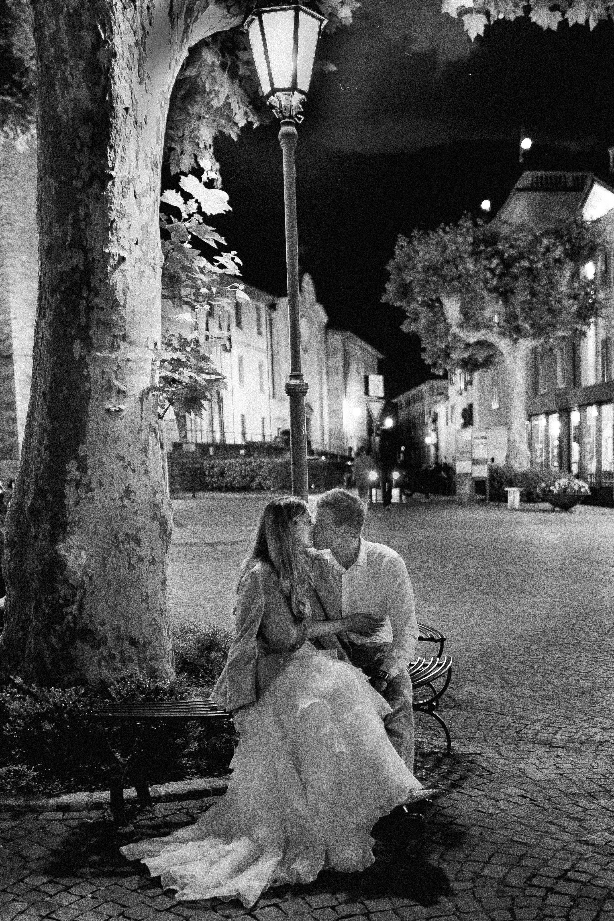 Lake Como Elopement Photography | Boat & Villa Monastero Wedding. Photographer in Italy Anna Linnik
