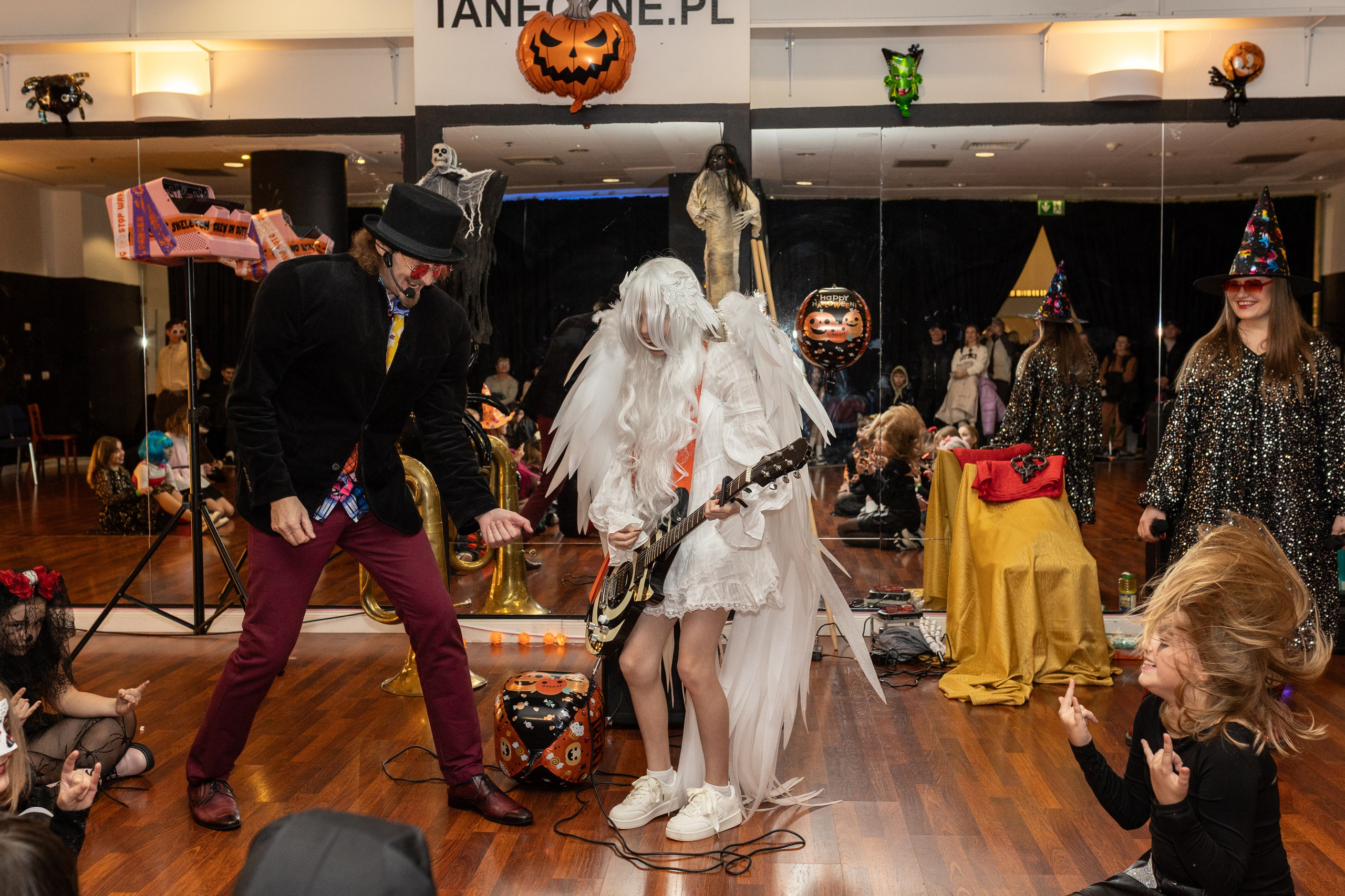 Leo dance studio Helloween 2025. Семейный и детский фотограф в Варшаве Мила Бобровская