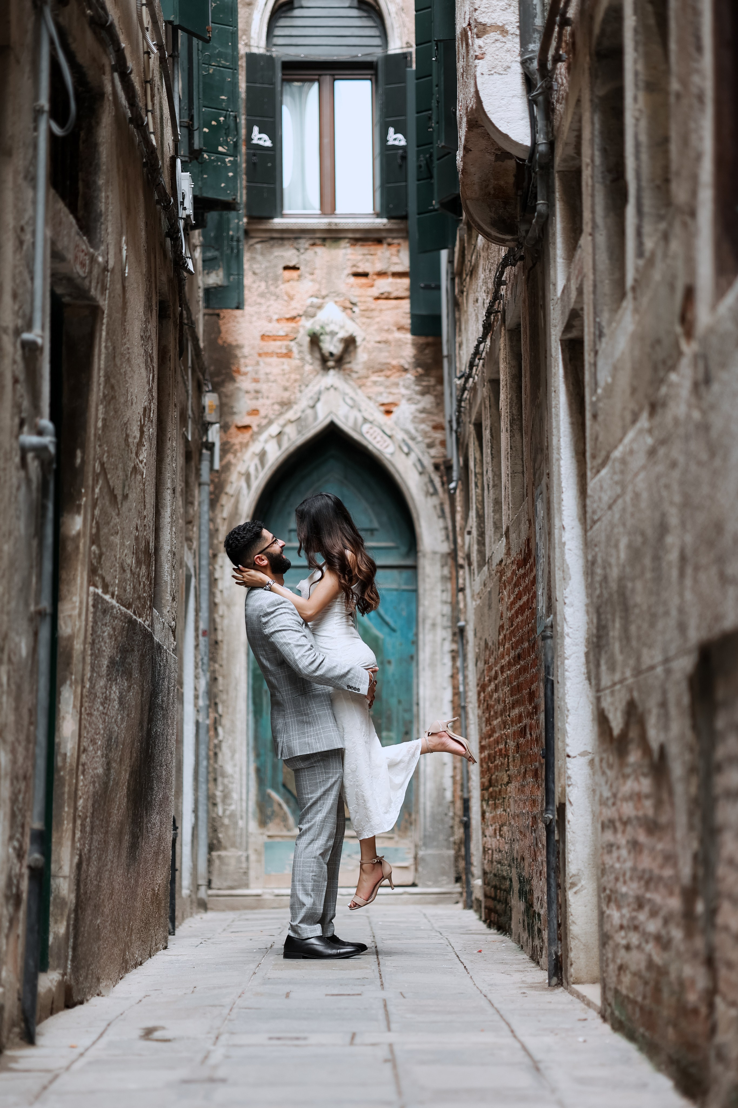 Secret location in Venice , blue door in Venice 