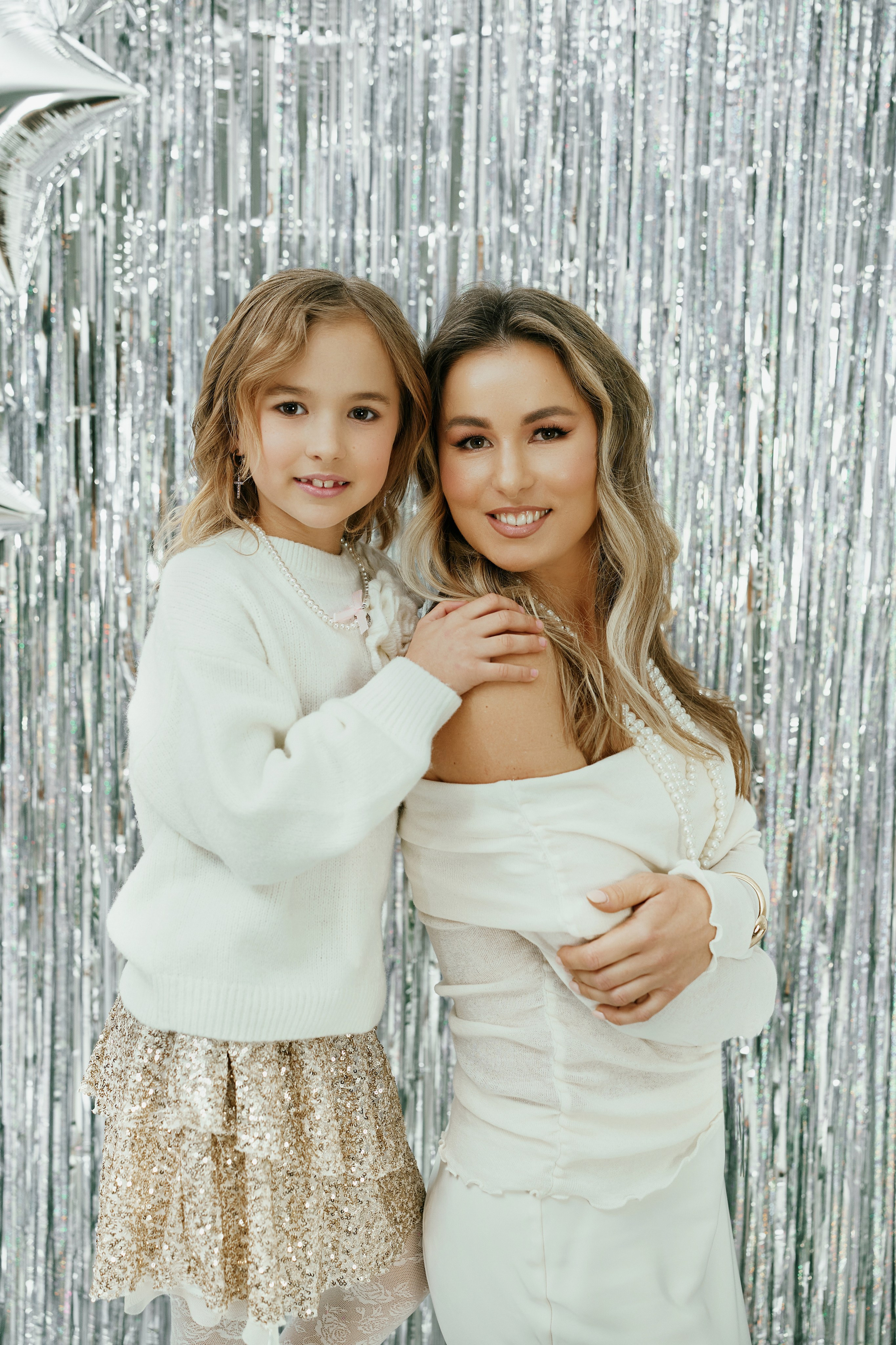 Кристина и Полина. Новый год 2025. Фотограф в Барселоне Жанна Захарченко