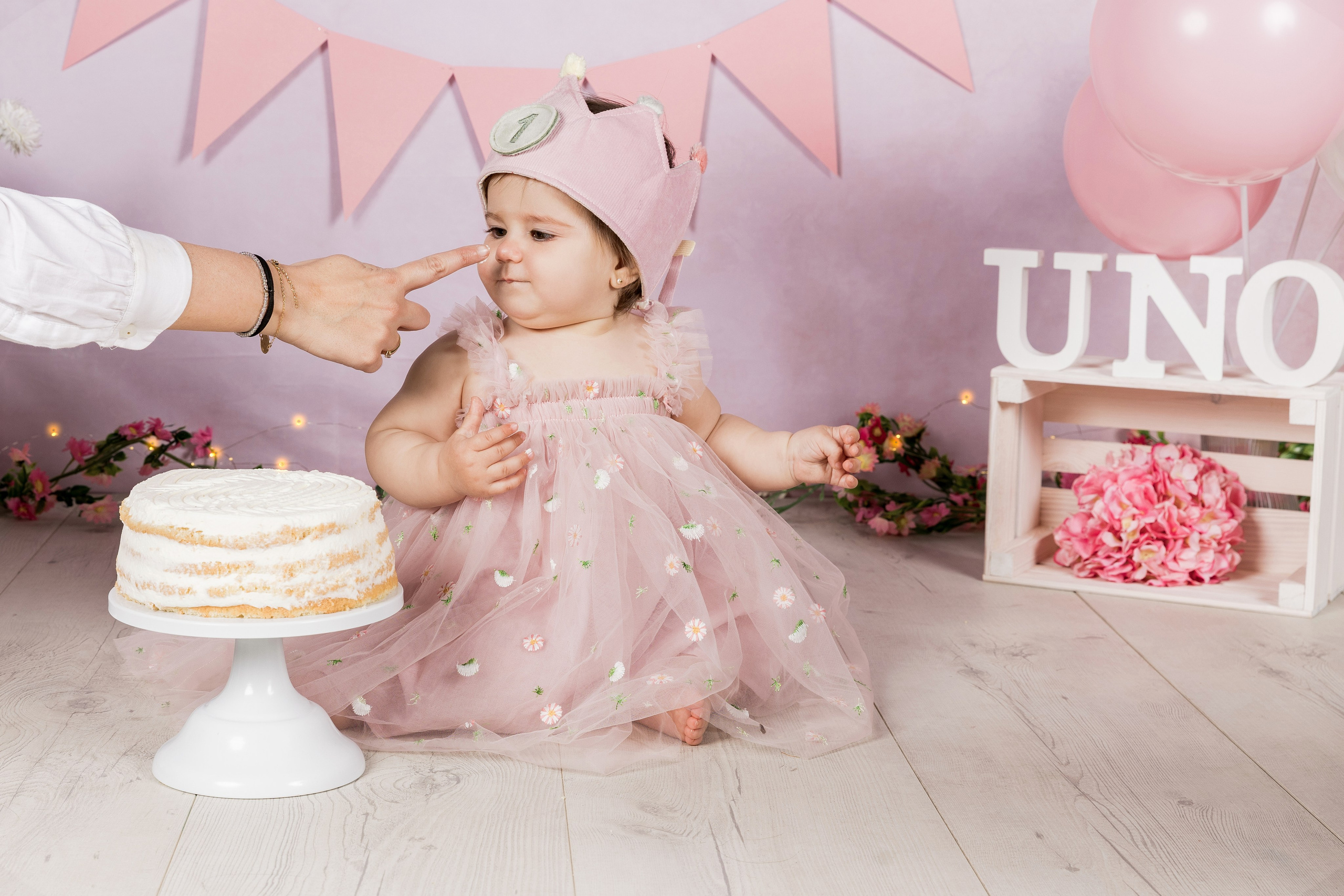 Sesión de fotos 1 año con familia y tarta | Rainbox. Rainbox Estudio de Fotografía