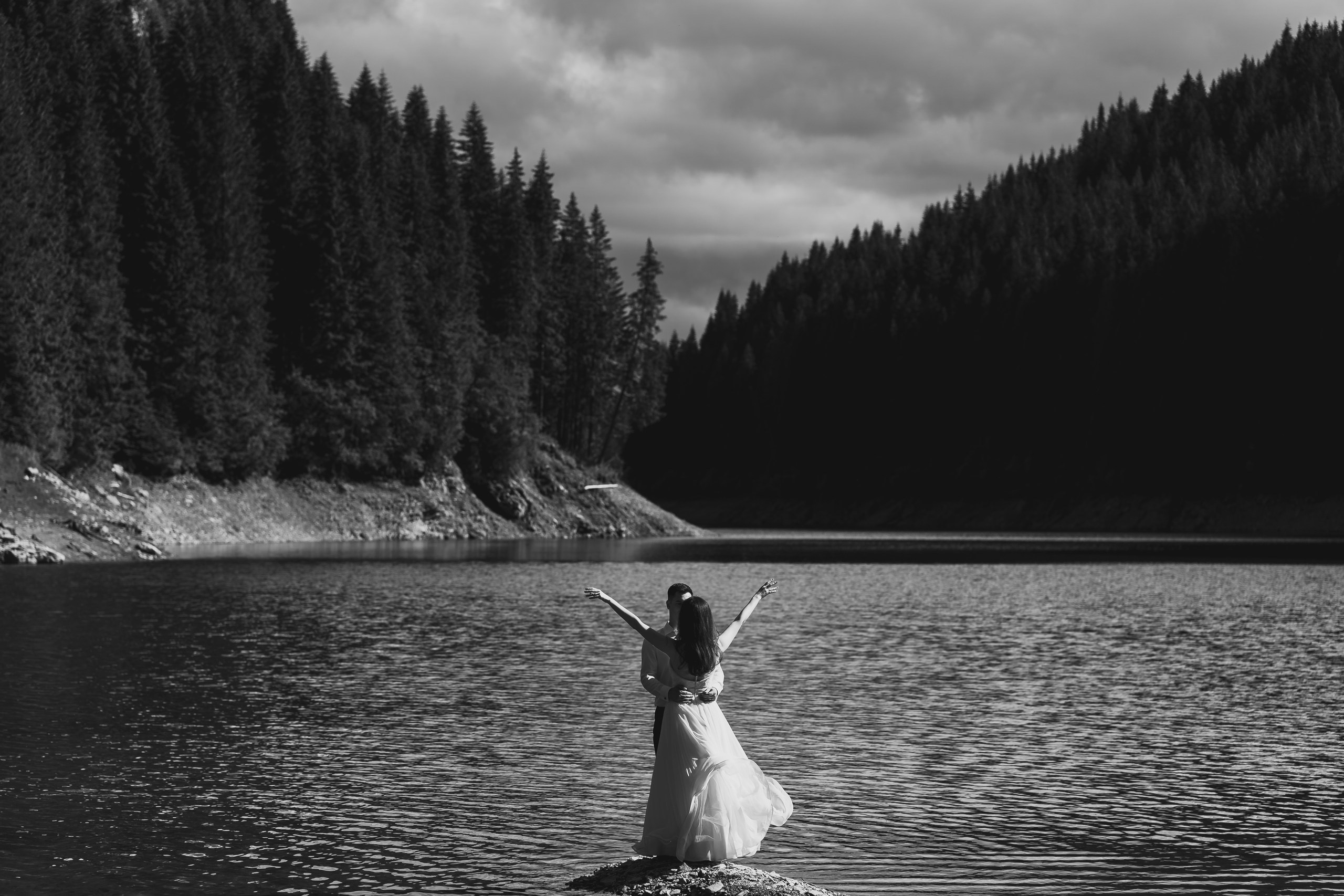 Trash the Dress la Lacul Bolboci  | Mihai Popa Fotograf. Fotograf Nuntă & Botez București - Mihai Popa | Dincolo de oameni, imortalizez emoții!