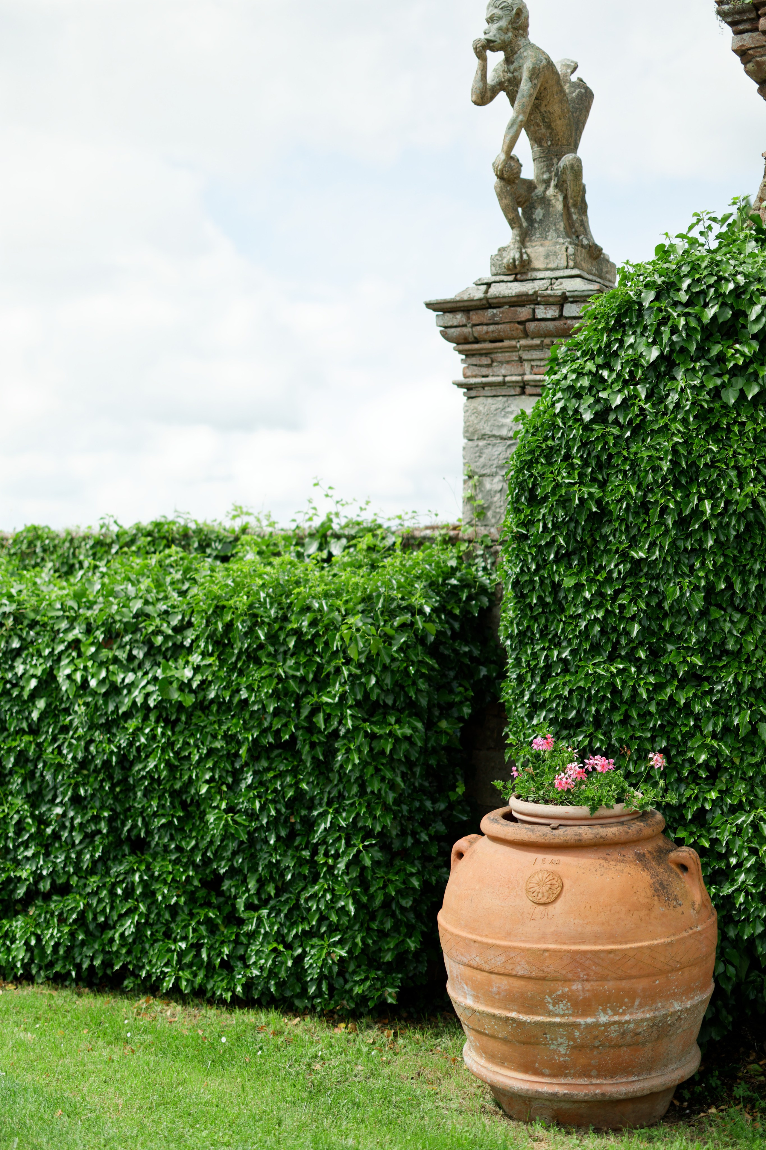 Wedding editorial at Villa di Geggiano, Tuscany, Italy