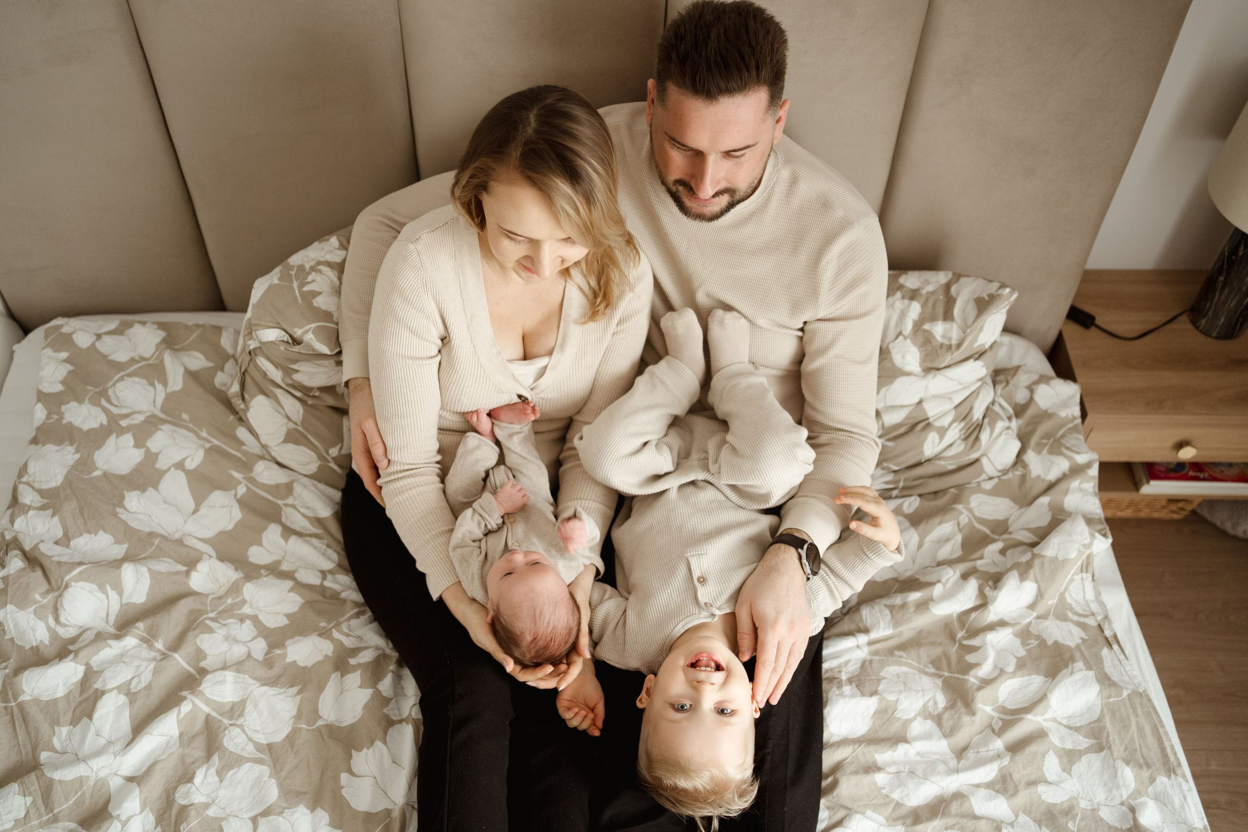 Sesja noworodkowa w domu. Fotograf Łódź - sesja ciążowa, noworodkowa, dziecięca. Studio w Łodzi