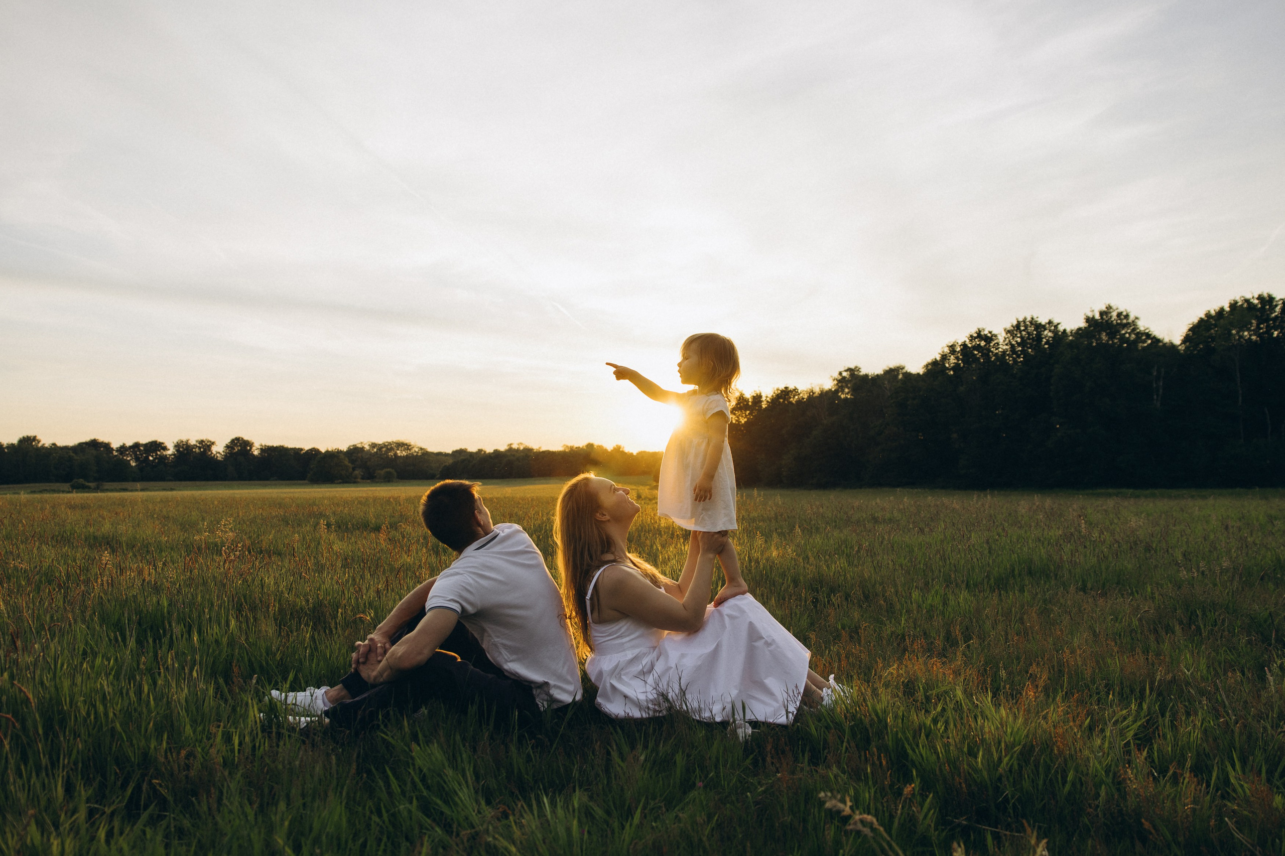 Familienshooting bei Sonnenuntergang. Familien & Hochzeitfotografin Nadja Holzmann