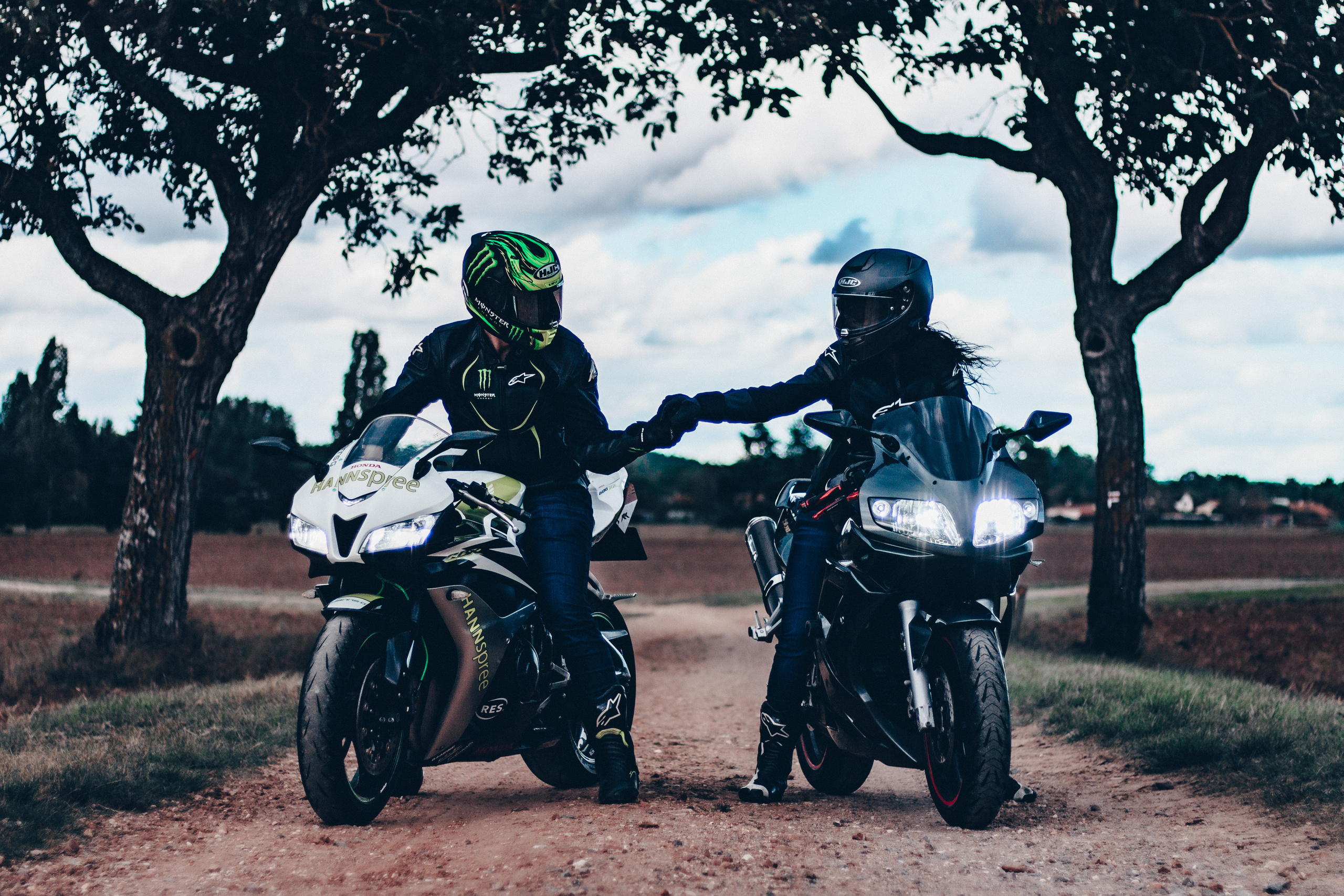 Photographe professionnelle à Poitiers, Tours et Châtellerault | Studio photo entre Poitiers et Tours – portraits, familles, entreprises, ma