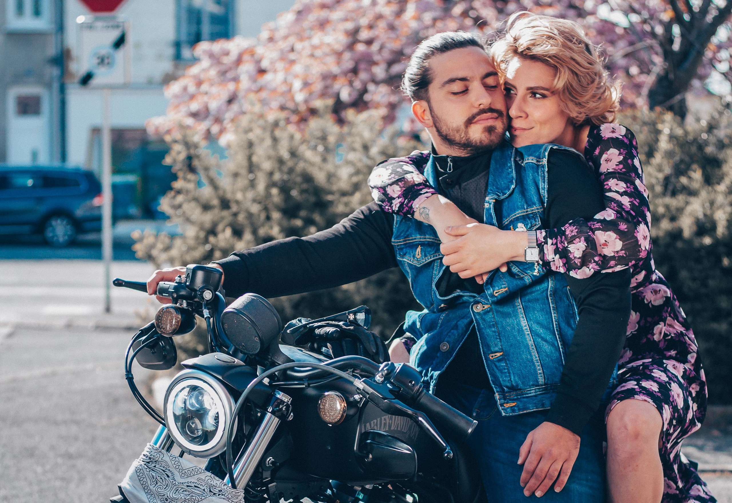 Photographe professionnelle à Poitiers, Tours et Châtellerault | Studio photo entre Poitiers et Tours – portraits, familles, entreprises, ma