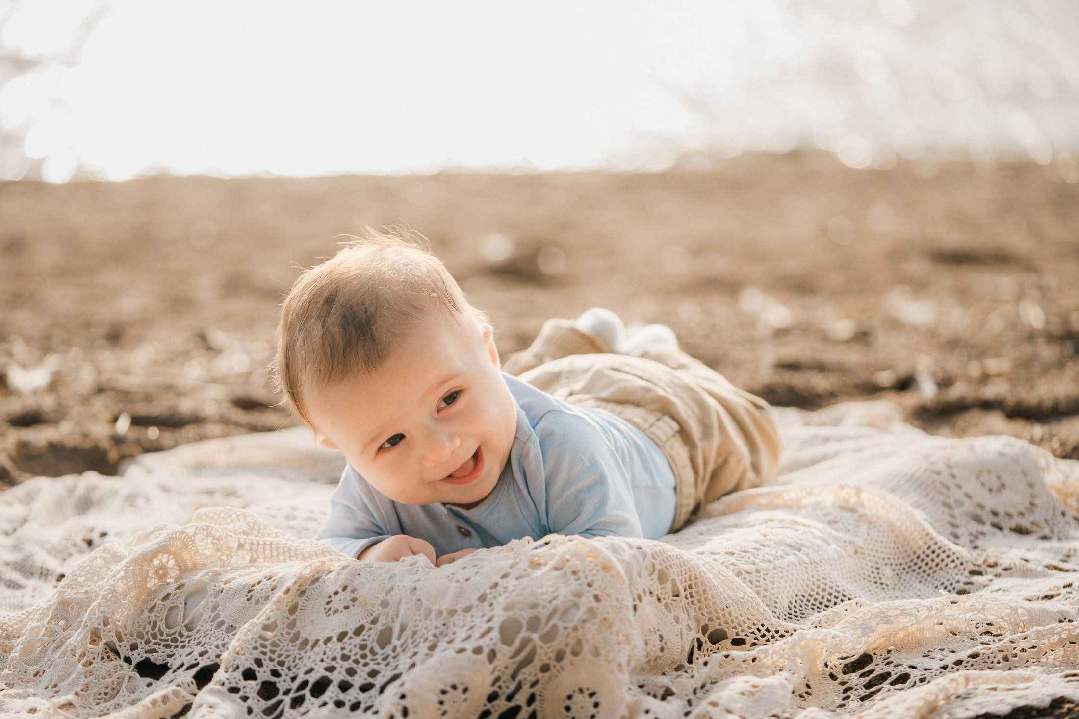 Kesäinen vauva- ja perhekuvaus Munkkiniemessä