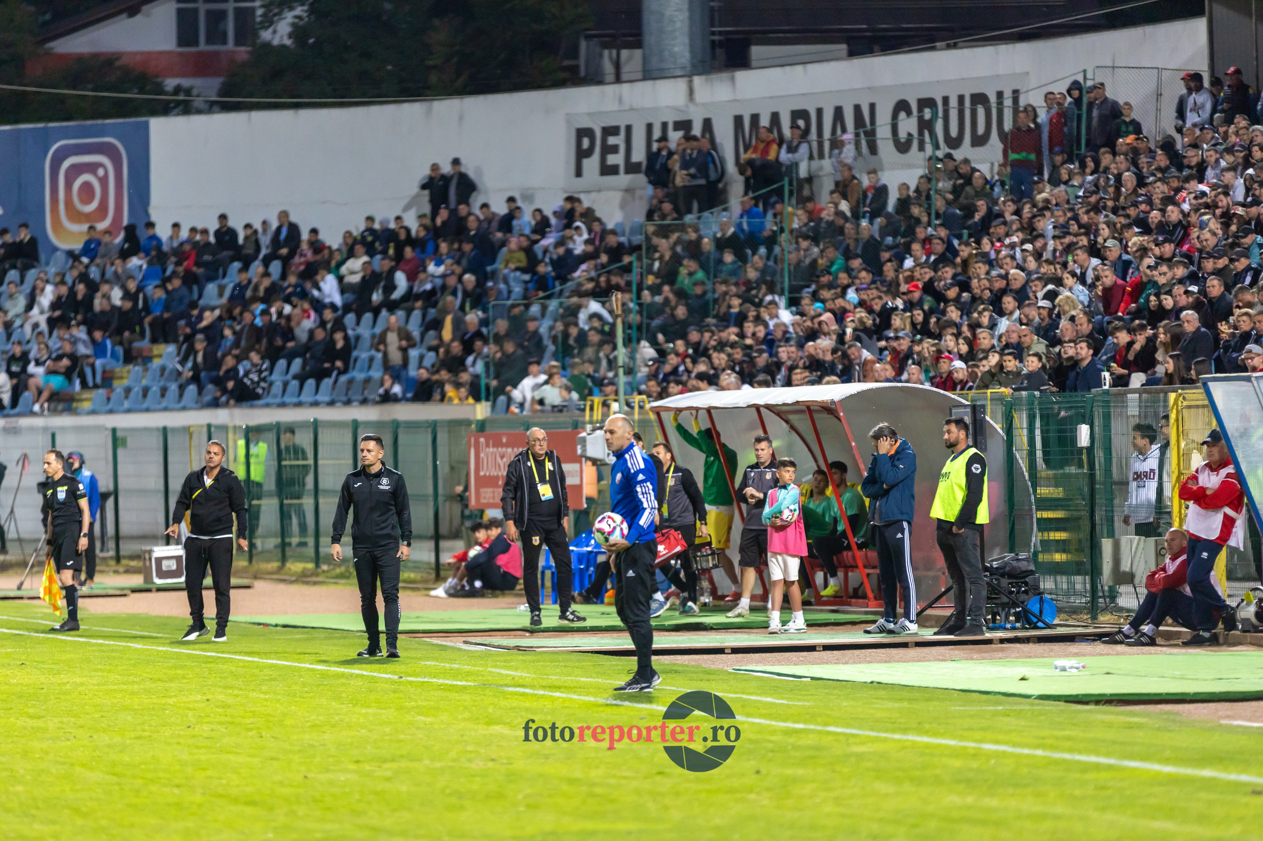 Galerie Foto: FC Botoșani vs. CS Mioveni - Pe 17 mai 2024, am fost martorii unei partide incredibile între FC Botoșani și CS Mioveni, în prima manșă a barajului pentru evitarea retrogradării. În fața unui stadion plin de emoție și speranță, echipa noastră a obținut o victorie importantă, cu un gol marcat de Aldair în minutul 93. 💪 *FC Botoșani 1-0 CS Mioveni*⚽️ Urmăriți momentele cheie ale meciului și bucuria suporterilor în această galerie foto! Pregătiți-vă pentru meciul de retur de pe 24 mai, când vom lupta din nou pentru a rămâne în prima ligă.#FCBotoșani #CSMioveni #BarajRetrogradare #ForzaBotoșani 