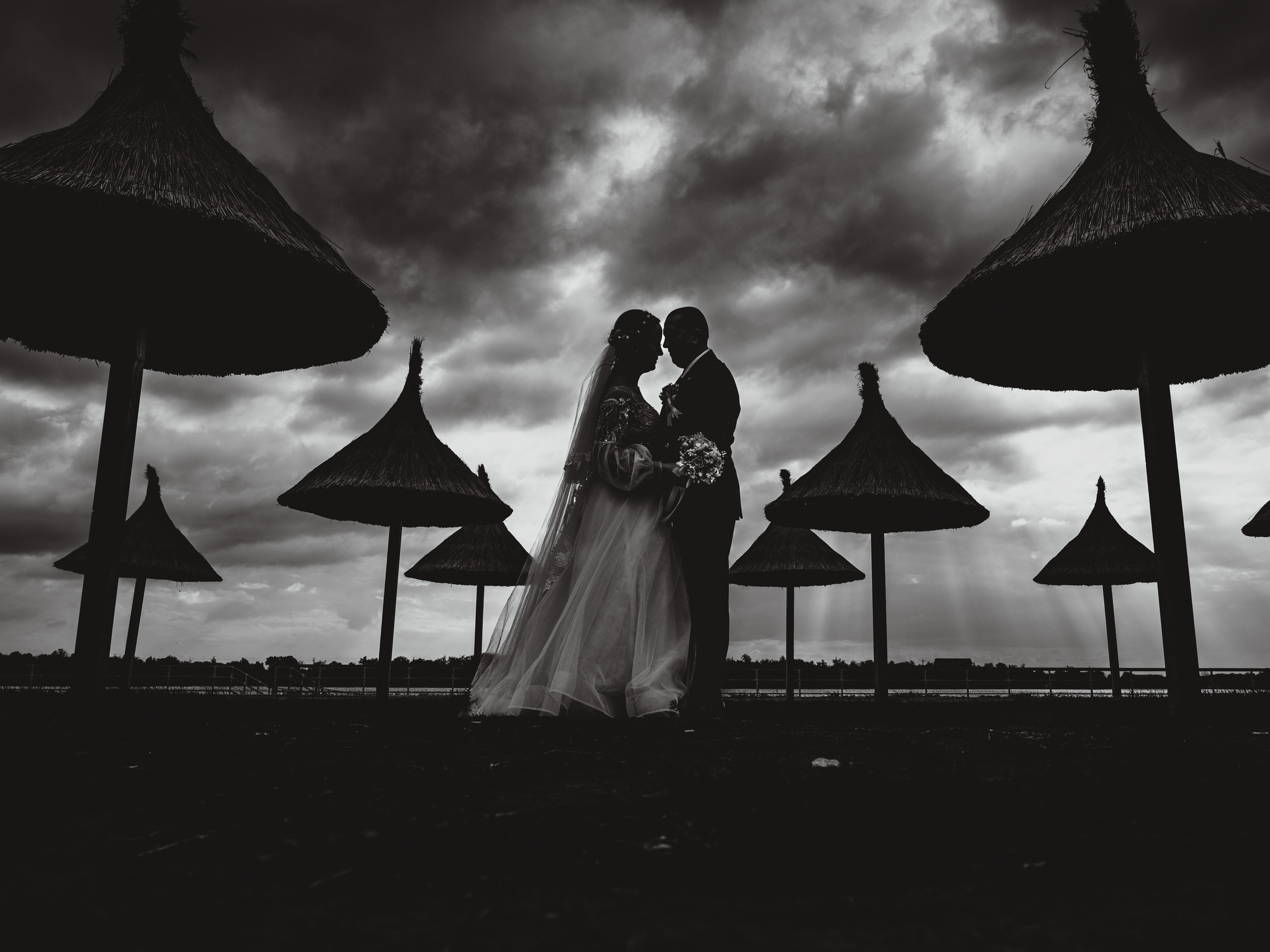 cuplu pe plaja - fotograf nunta slobozia