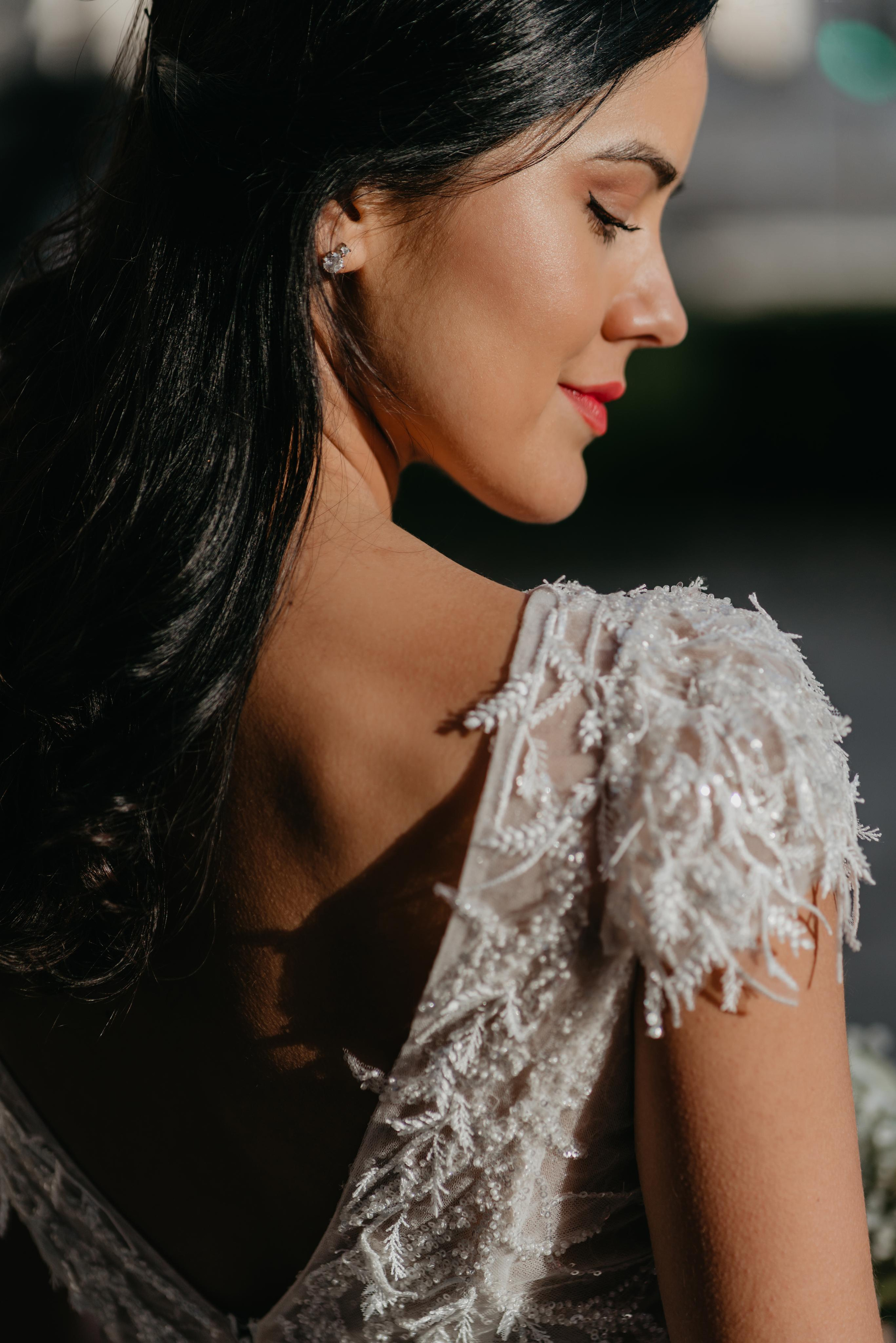 close up bridal portrait with natural lights 