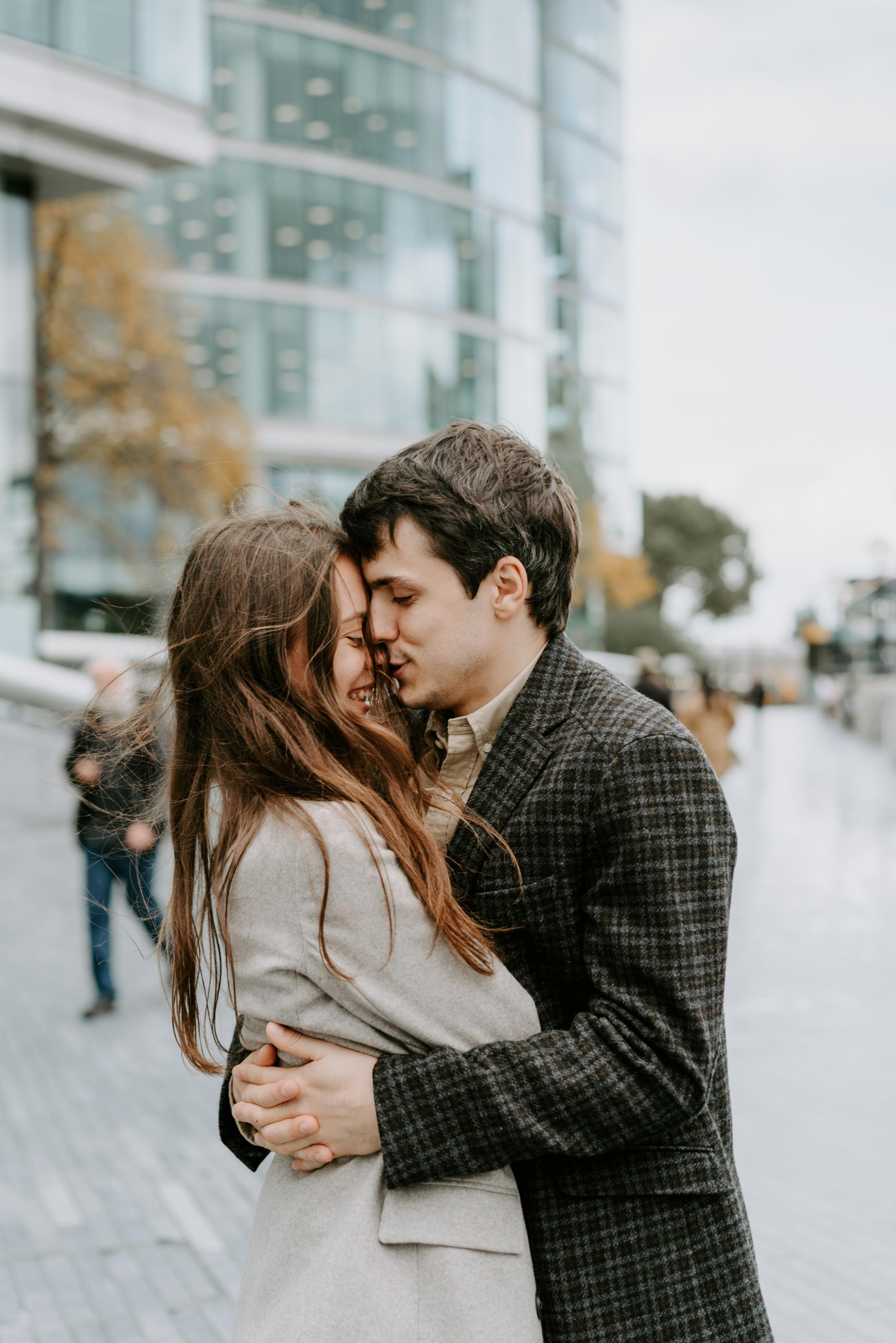 Proposal session by Tower Bridge. London portrait and family photographer
