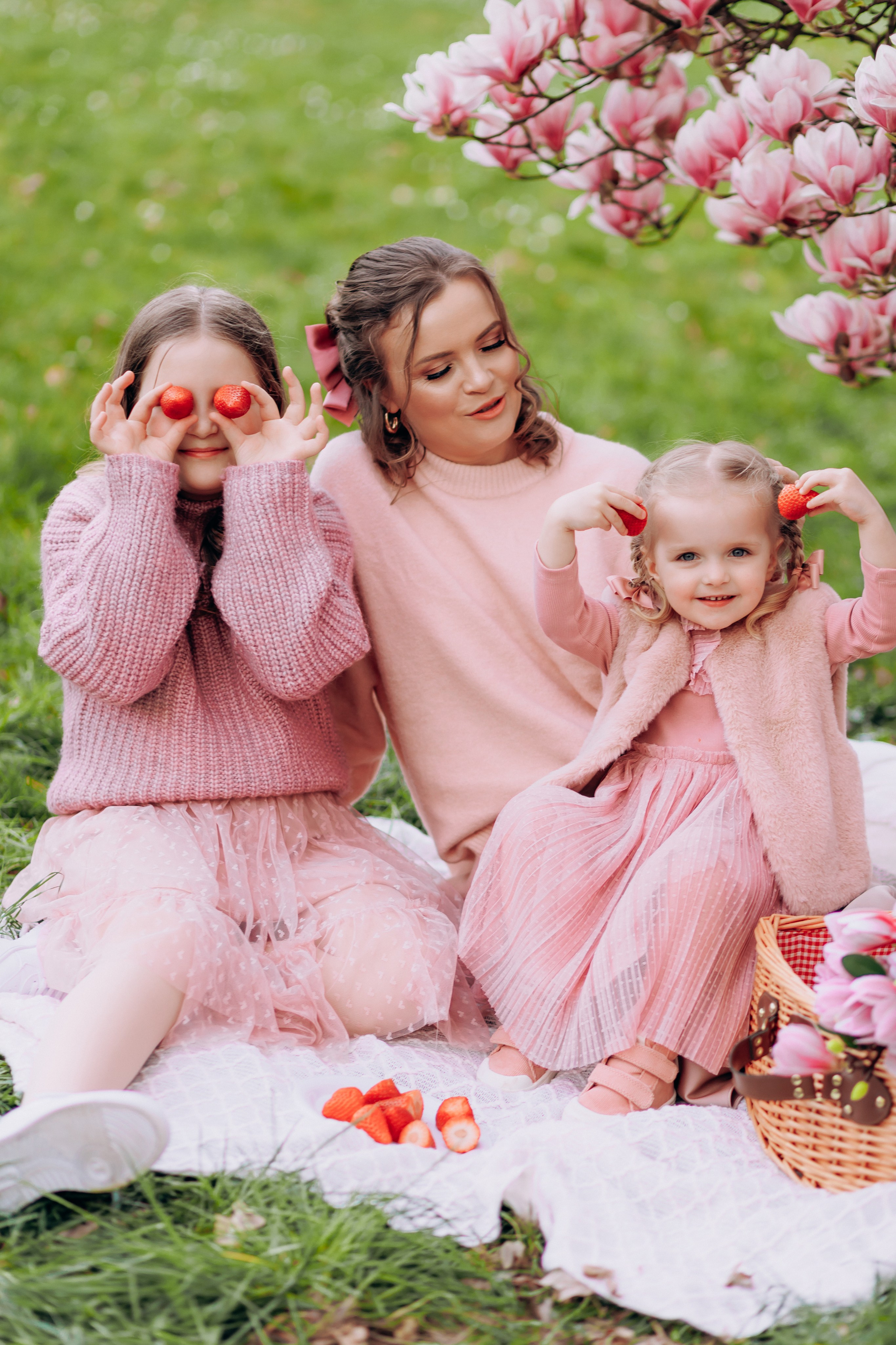 Tatiana, Alisa, Daria. Wedding and Family Photograph