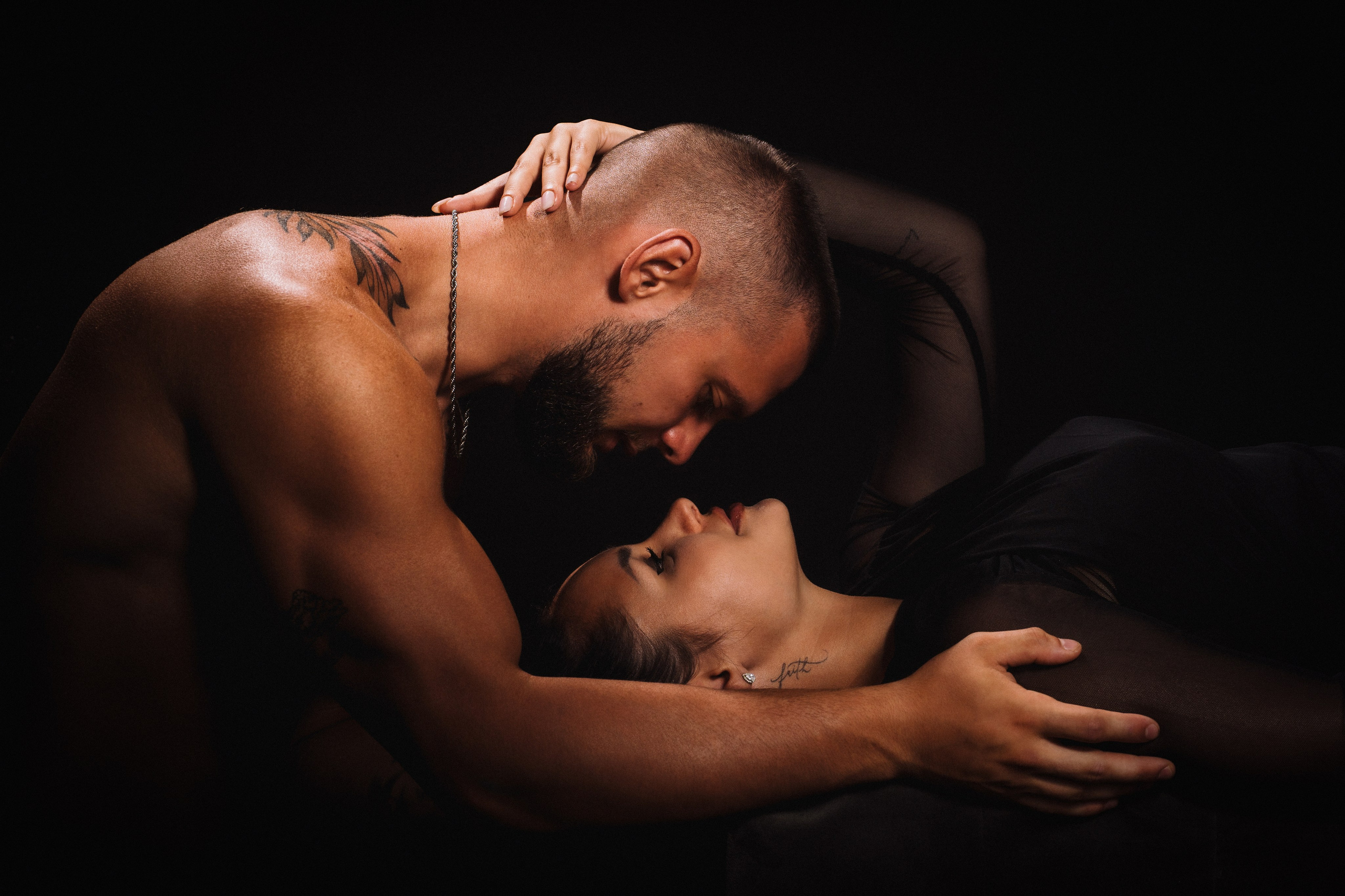 Laura x Daniel — Conexiune, Contrast și Cinematic. VStudio — mai mult decât fotografii