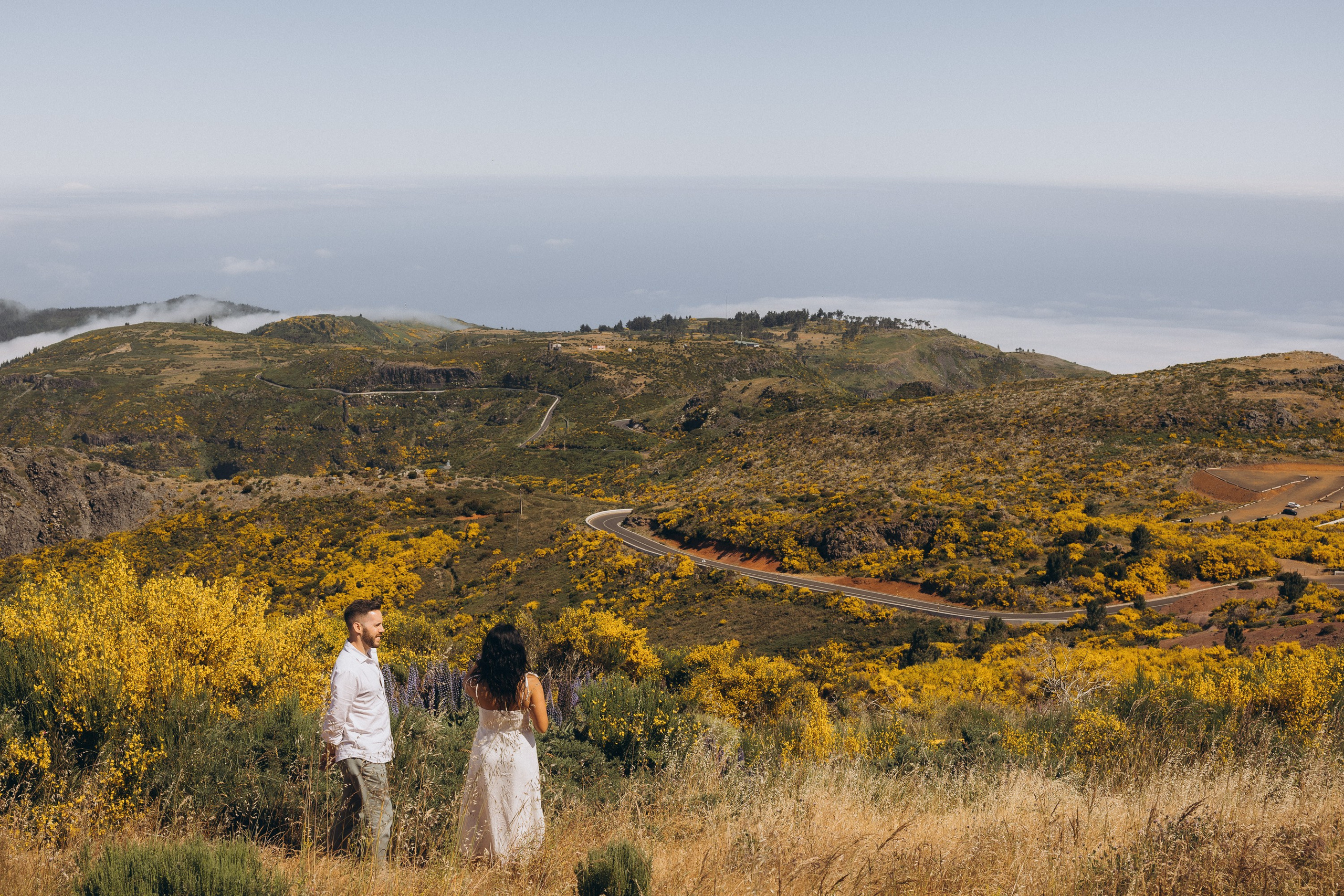 Proposal at Pico do Arieiro, Madeira – romantic engagement with breathtaking mountain views, capturing intimate moments in nature.