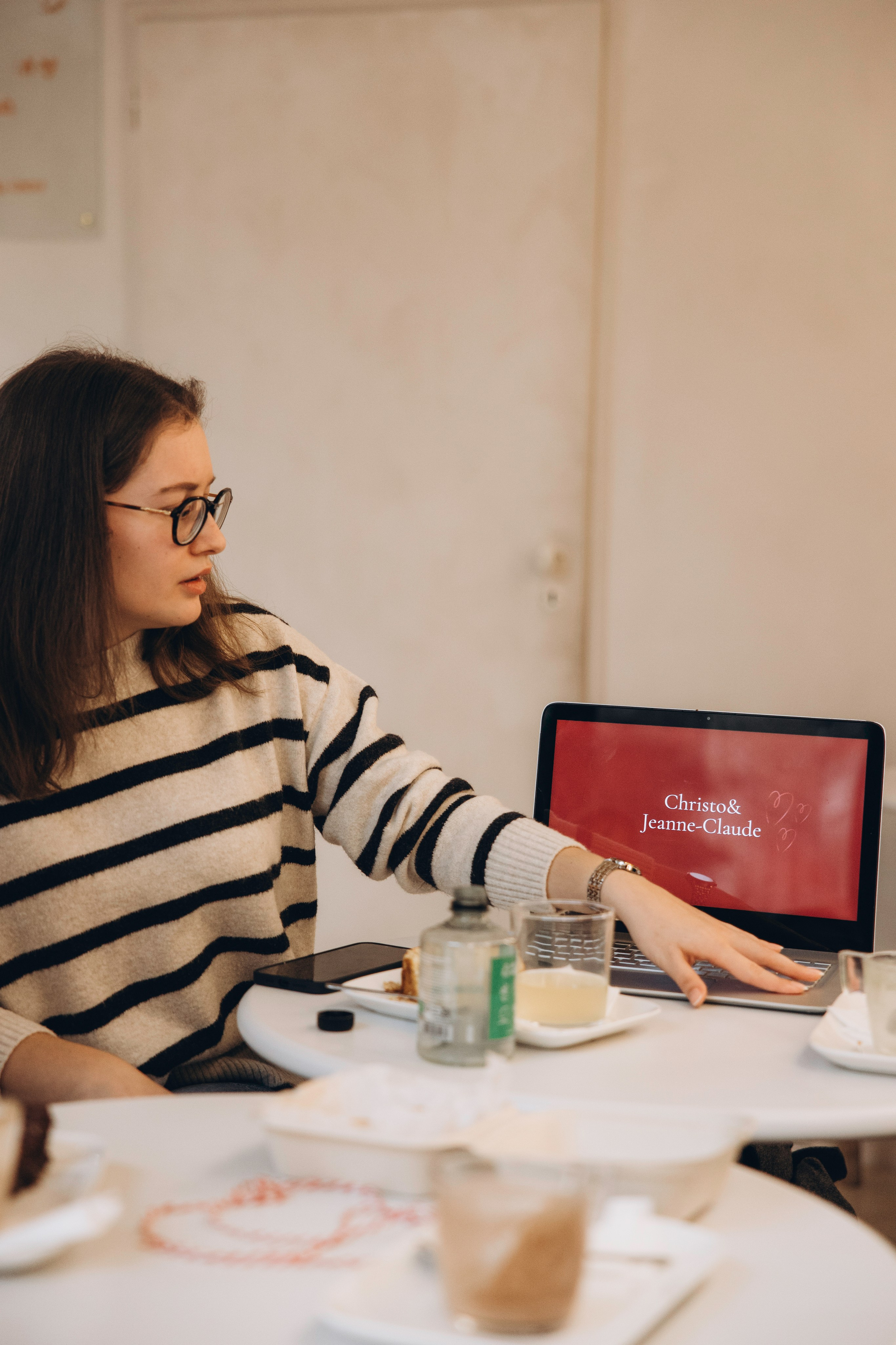 Event photo session for Art brunch Toulouse. Eugenie Smirnova — wedding, corporate and lifestyle photographer in Toulouse and Southwest France