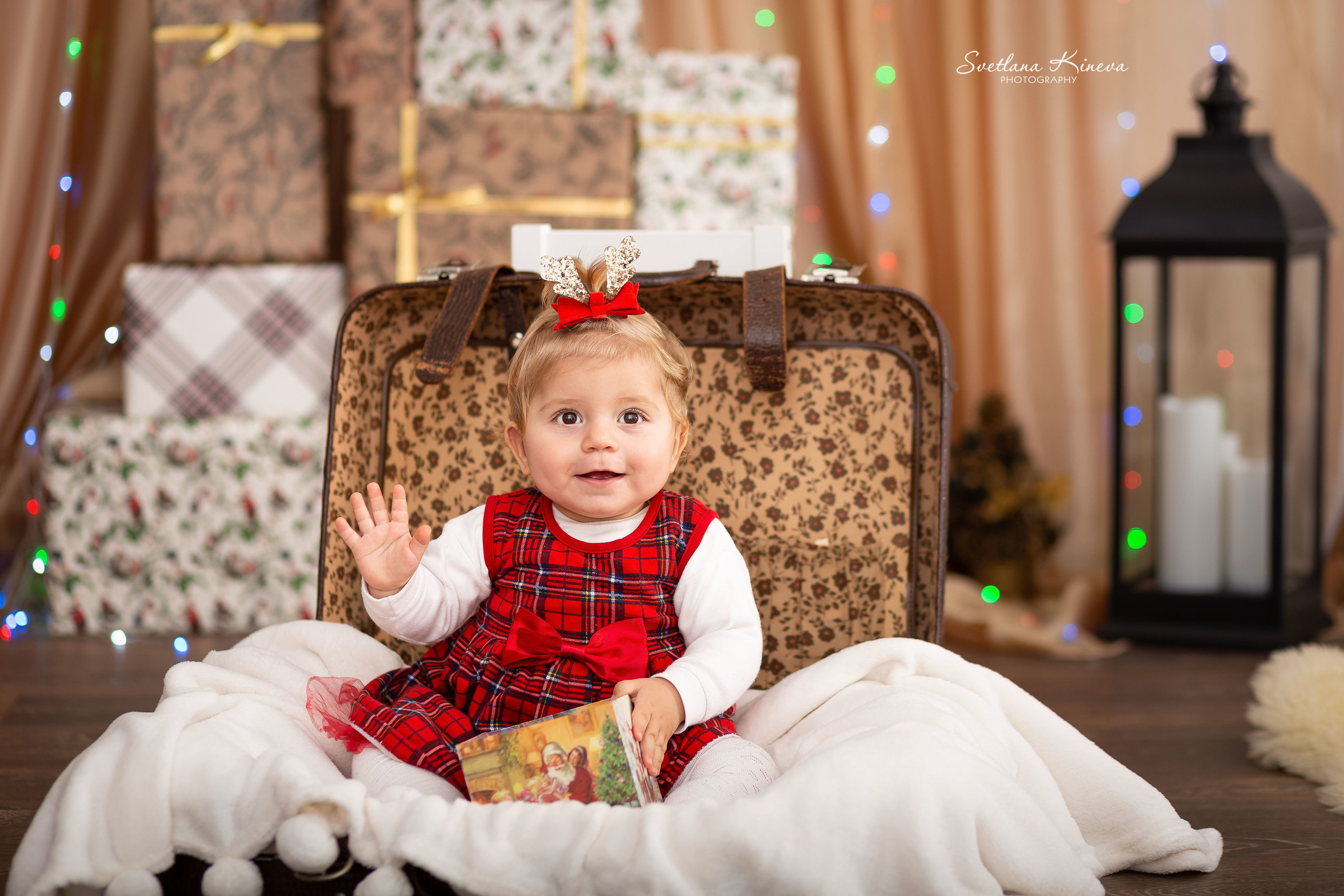Коледни фотосесии в студио с декори. Фотограф Бургас. Фотосесии в студио и на открито, портрети, заснемане