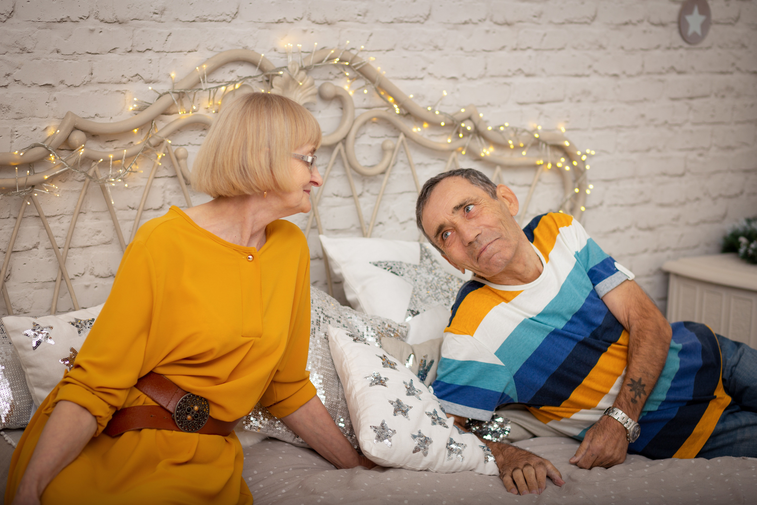 Коледни фотосесии в студио с декори. Фотограф Бургас. Фотосесии в студио и на открито, портрети, заснемане