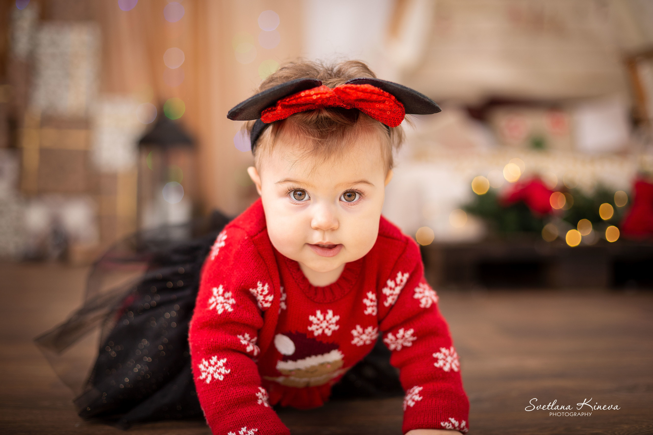 Коледни фотосесии в студио с декори. Фотограф Бургас. Фотосесии в студио и на открито, портрети, заснемане