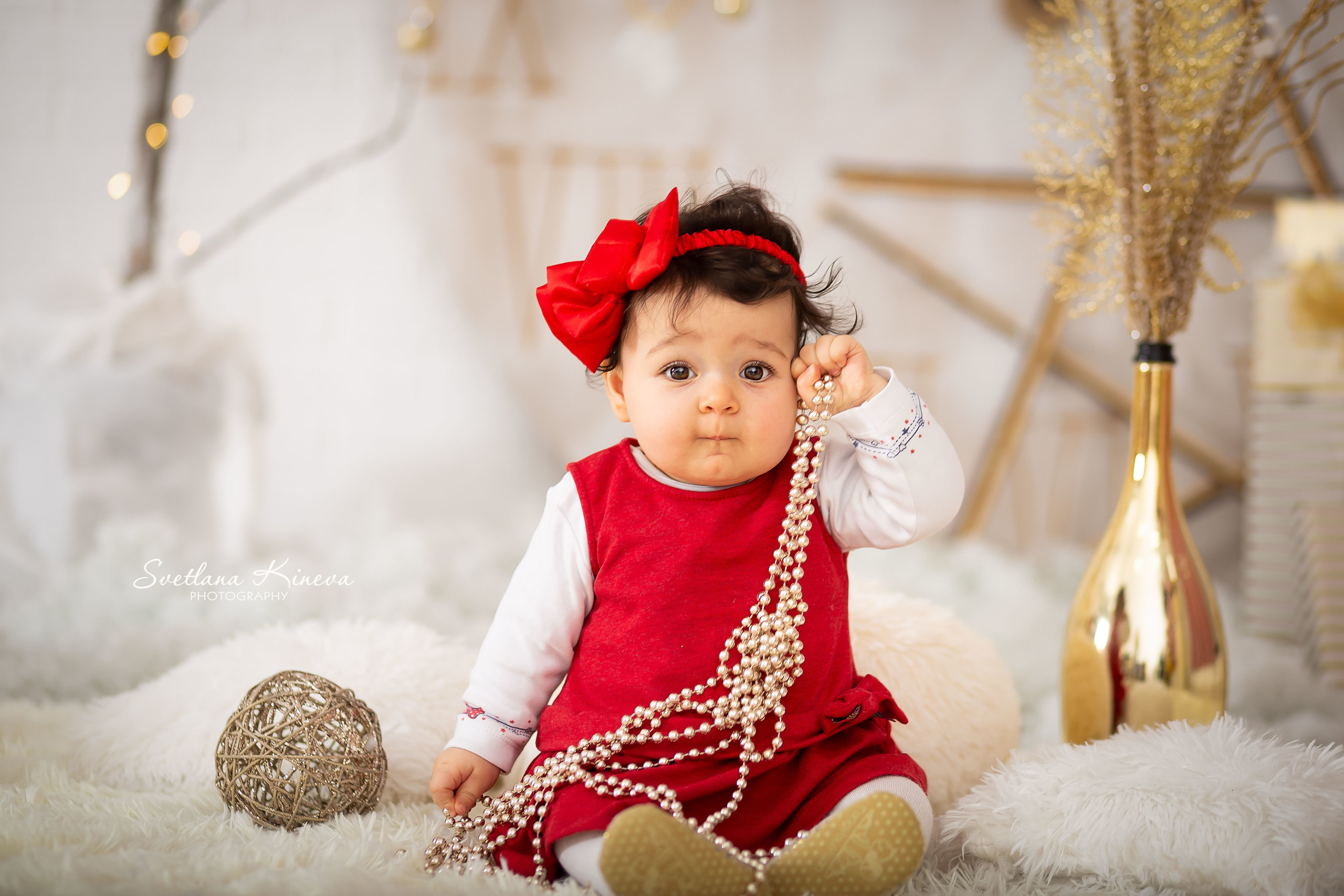 Коледни фотосесии в студио с декори. Фотограф Бургас. Фотосесии в студио и на открито, портрети, заснемане
