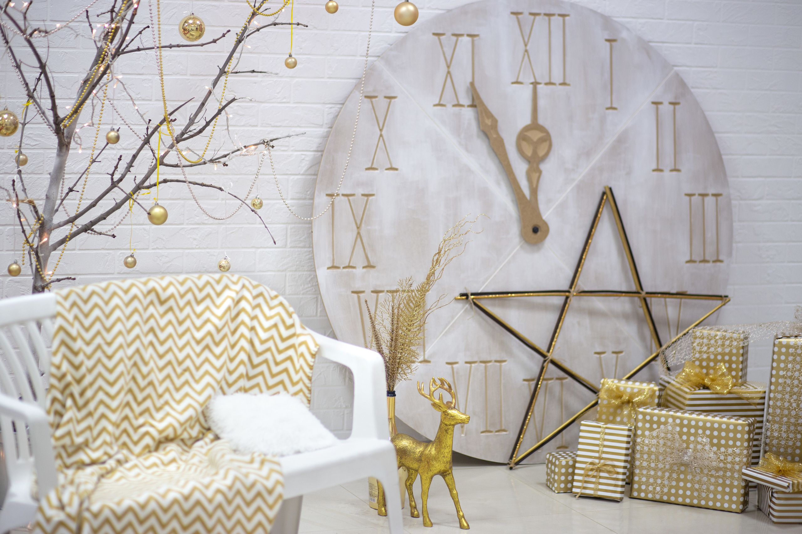 Коледни фотосесии в студио с декори. Фотограф Бургас. Фотосесии в студио и на открито, портрети, заснемане