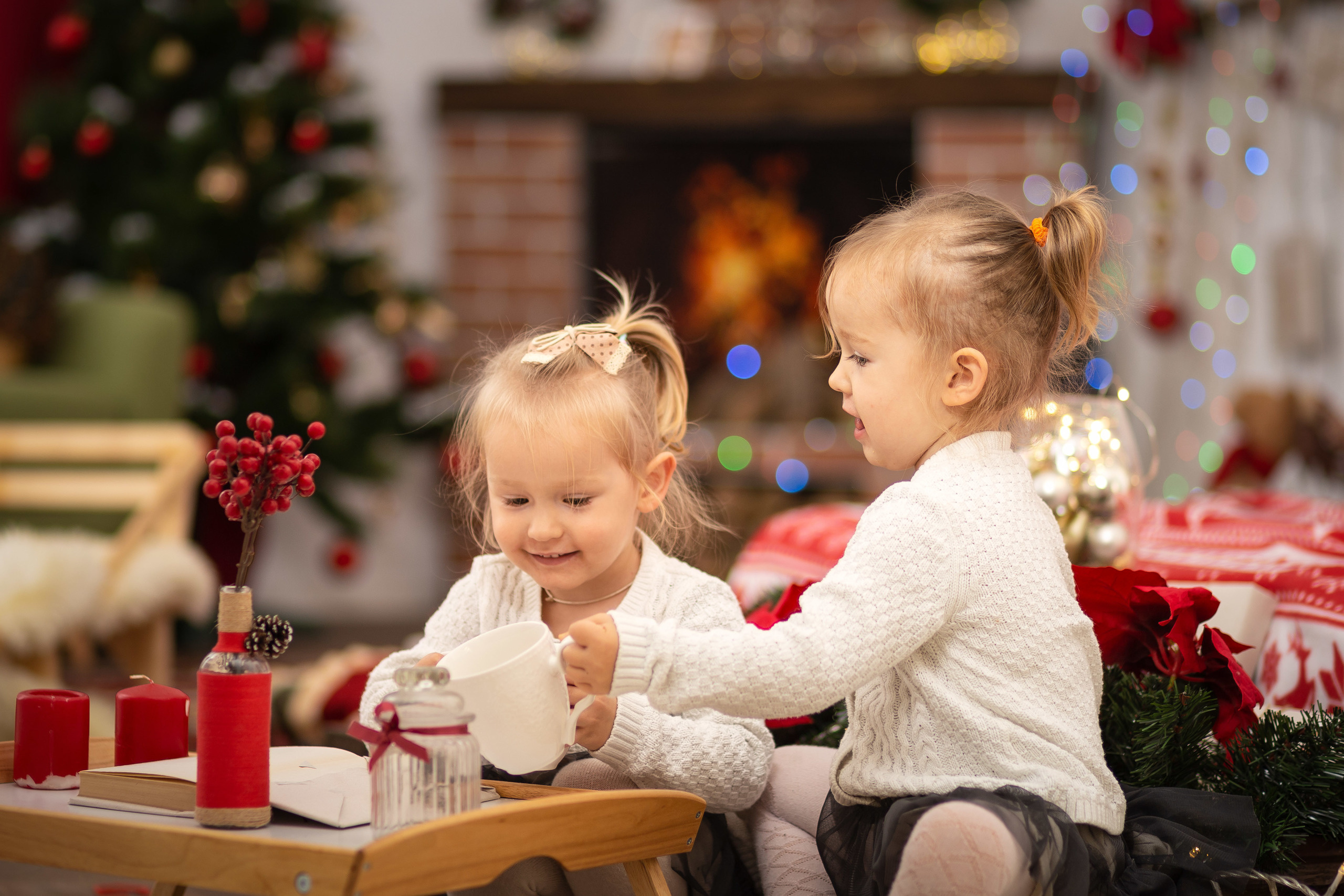 Коледни фотосесии в студио с декори. Фотограф Бургас. Фотосесии в студио и на открито, портрети, заснемане