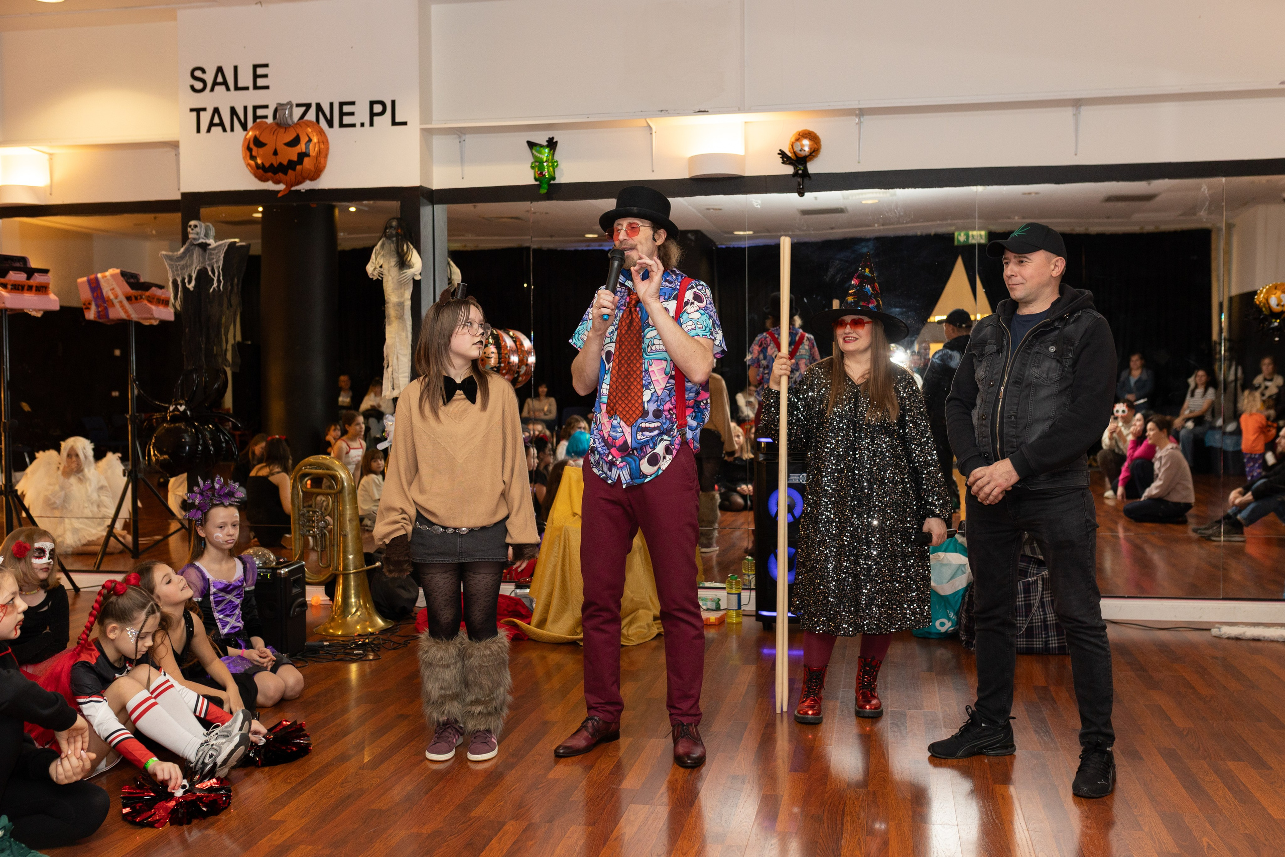 Leo dance studio Helloween 2025. Семейный и детский фотограф в Варшаве Мила Бобровская