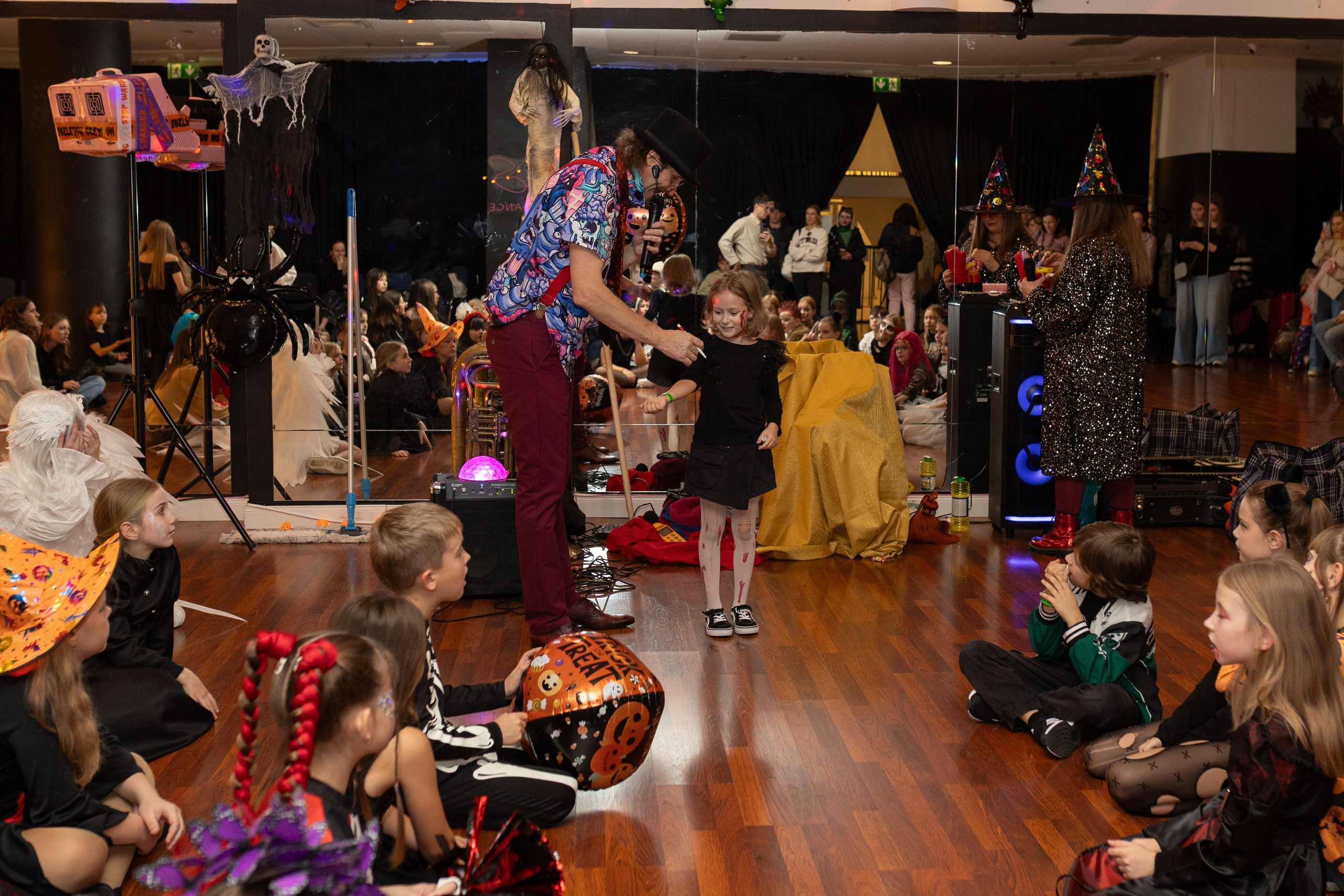 Leo dance studio Helloween 2025. Семейный и детский фотограф в Варшаве Мила Бобровская